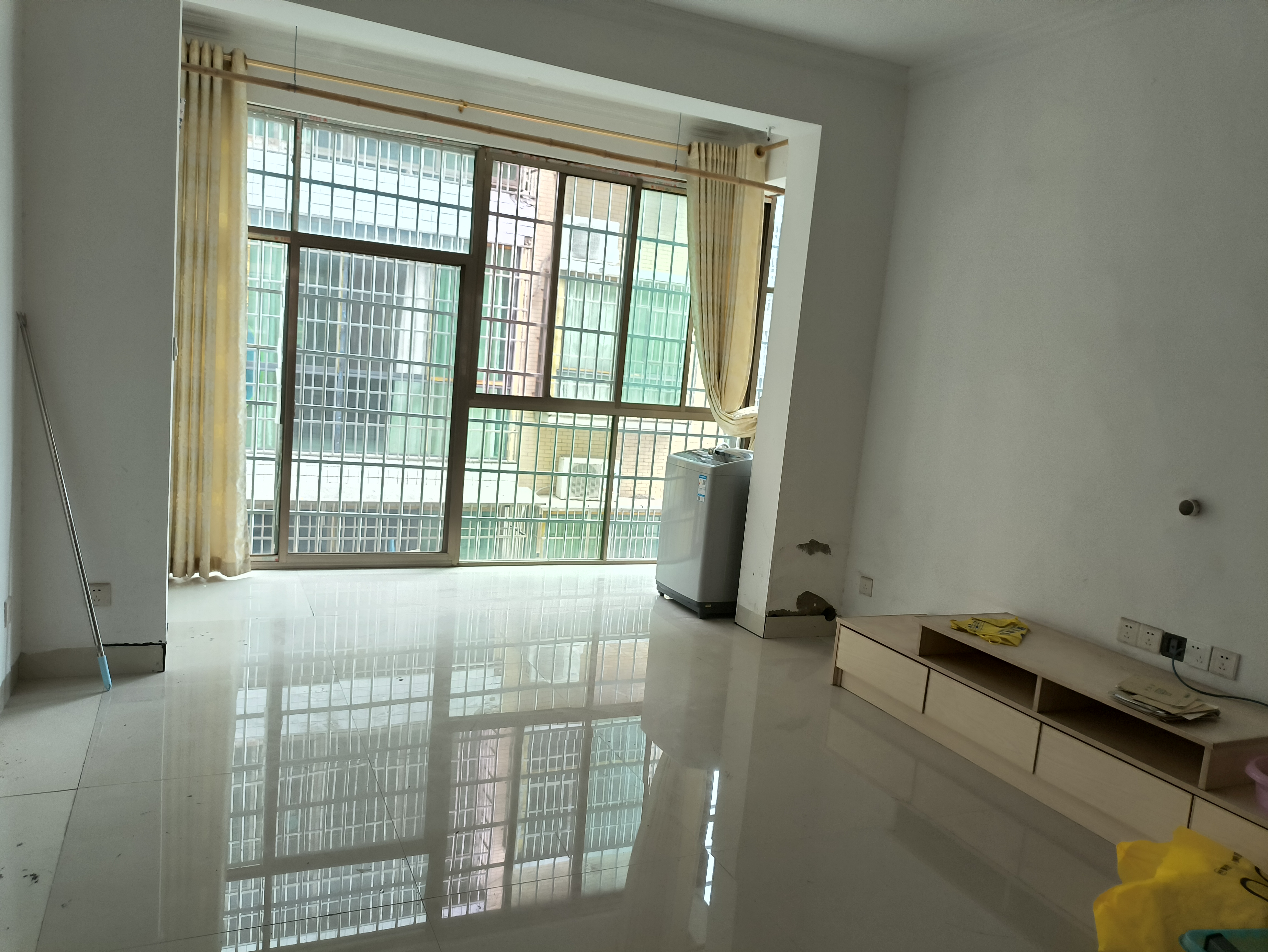 长湖小区 2室1厅1卫 850.0元/月 长湖小区 2室1厅1卫 850.0元/月室内图