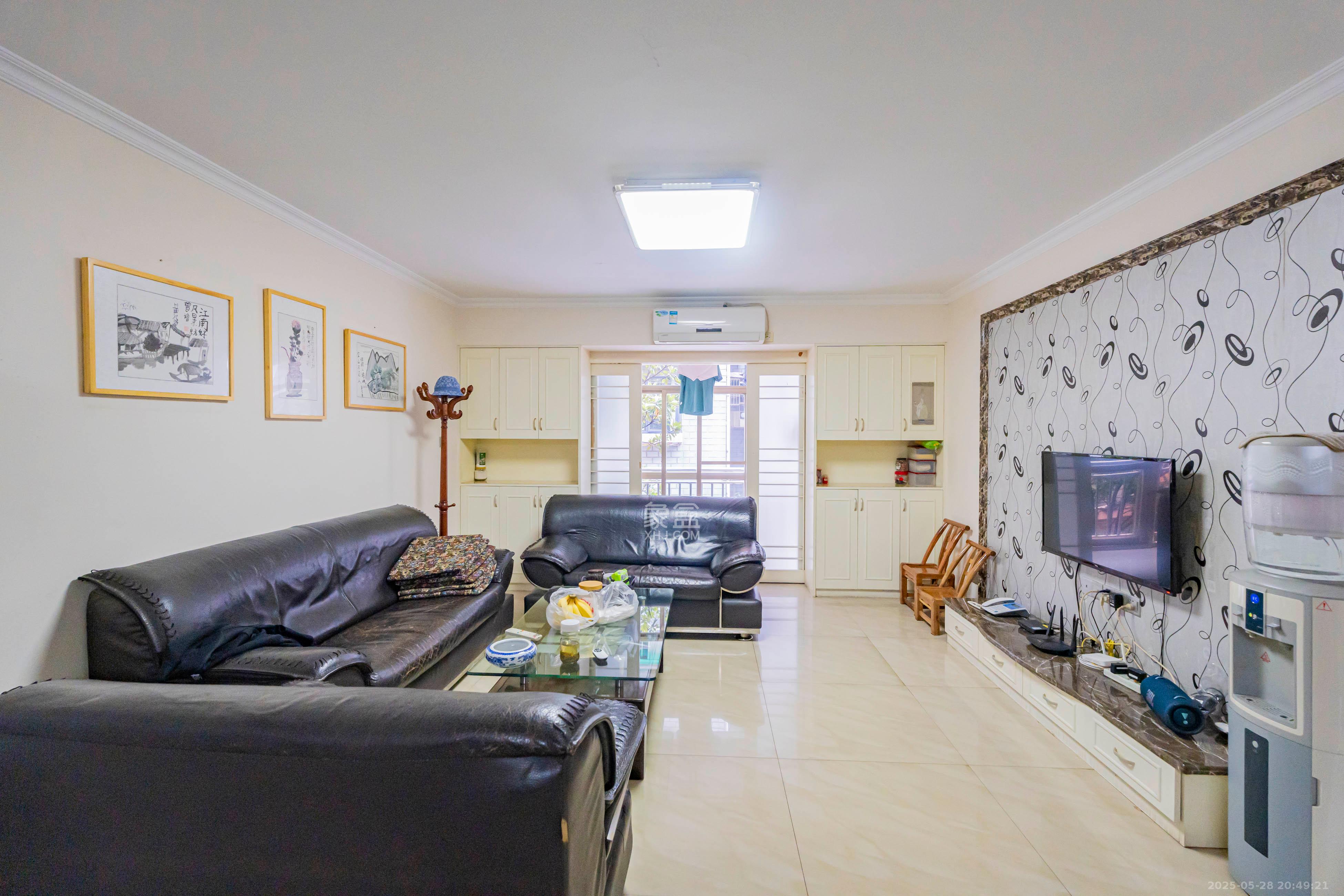 汇城花园 2室2厅2卫 90.0万 汇城花园 2室2厅2卫 90.0万客厅