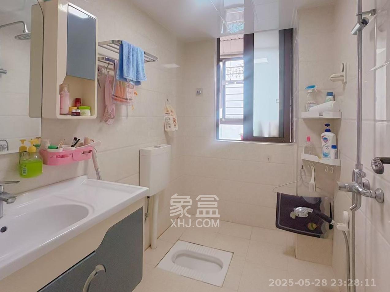 花港小区  2室2厅1卫   66.00万卫生间