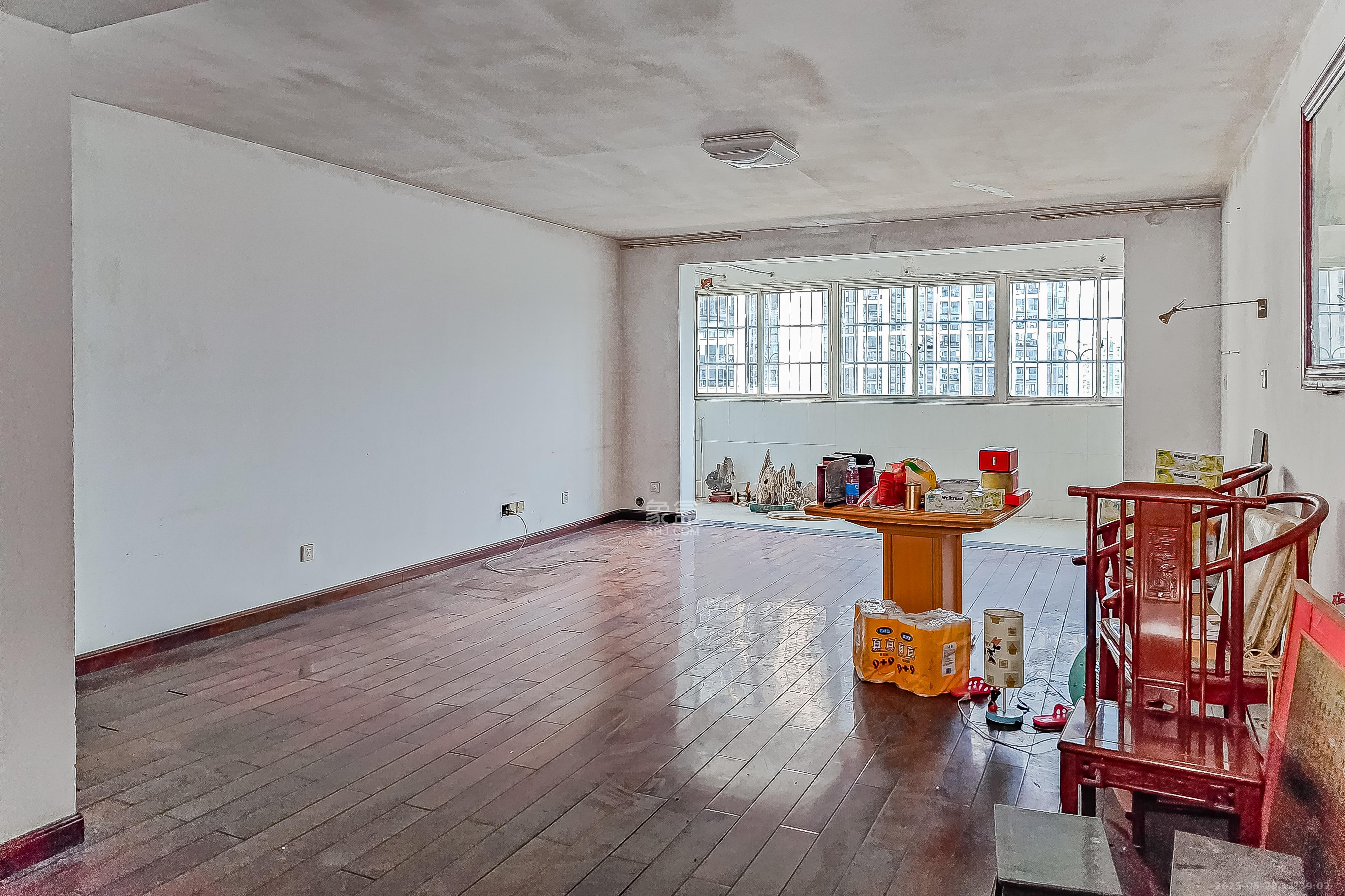 省气象局宿舍 3室2厅2卫 138.0万 省气象局宿舍 3室2厅2卫 138.0万客厅