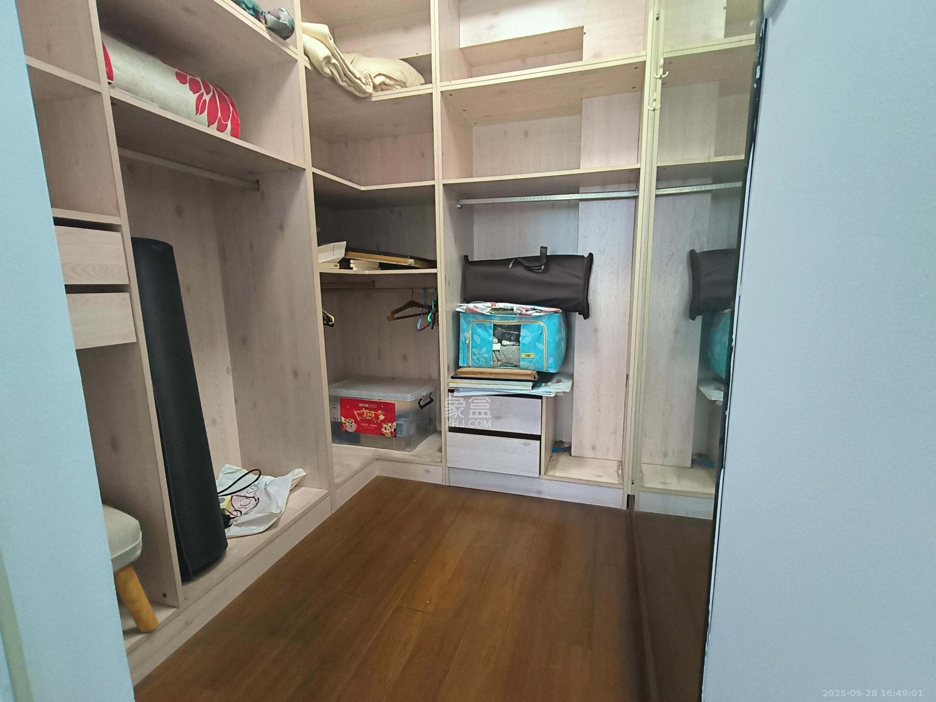 银港水晶城  4室2厅2卫   3400.00元/月室内图