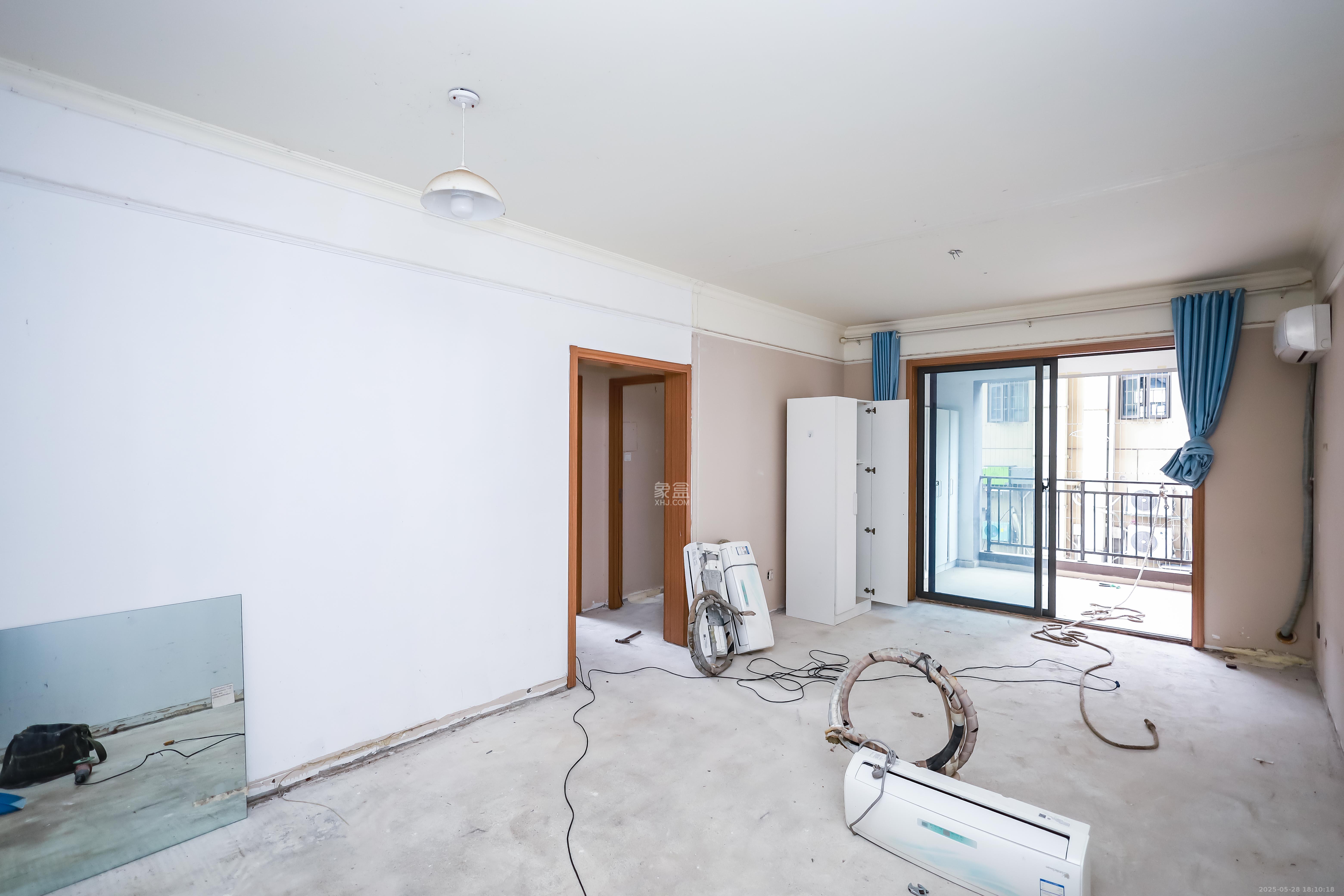 麓谷小镇 3室2厅1卫 46.8万 麓谷小镇 3室2厅1卫 46.8万客厅