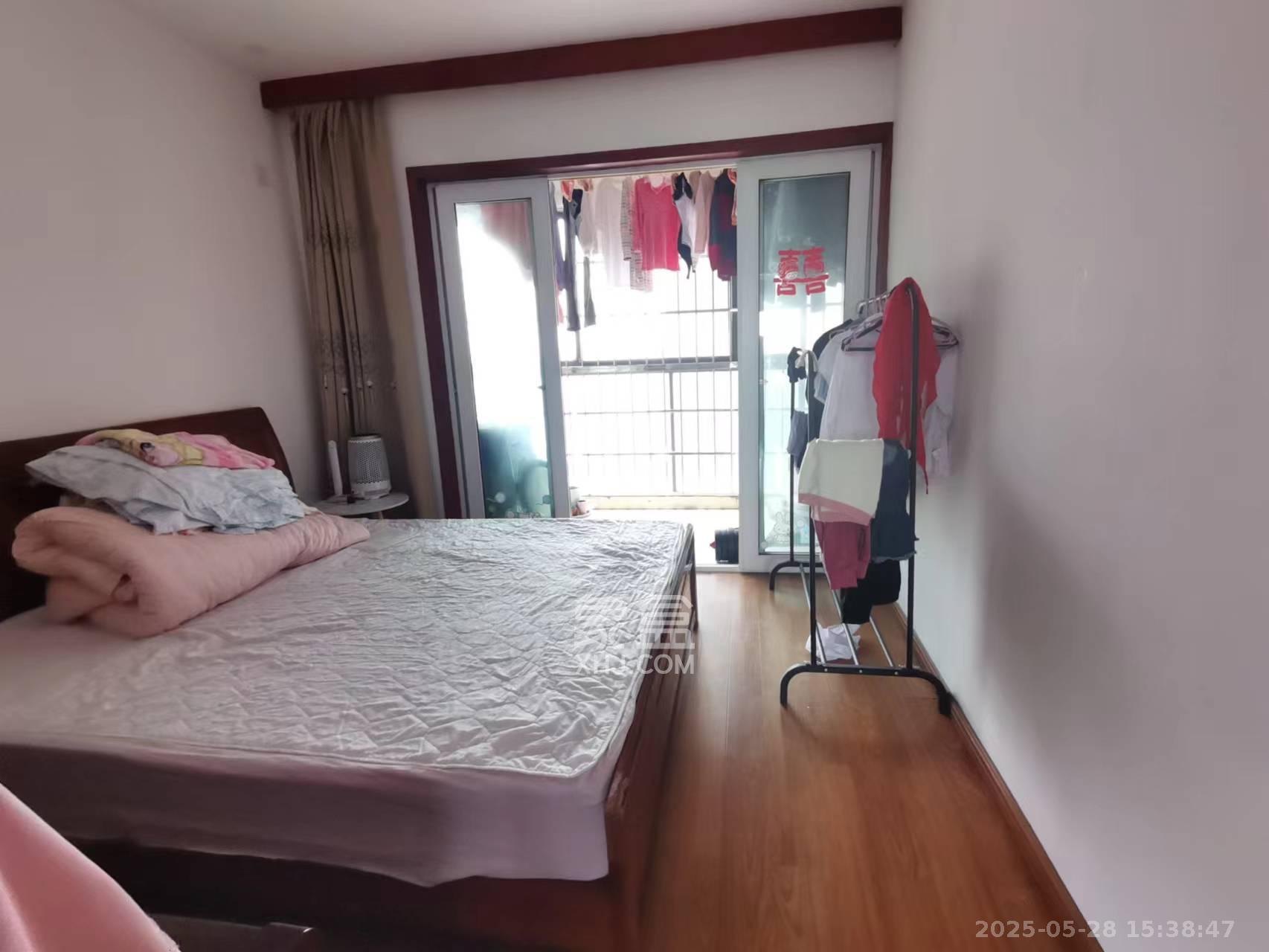 银港水晶城  3室2厅1卫    2800.0元/月 银港水晶城  3室2厅1卫    2800.0元/月室内图