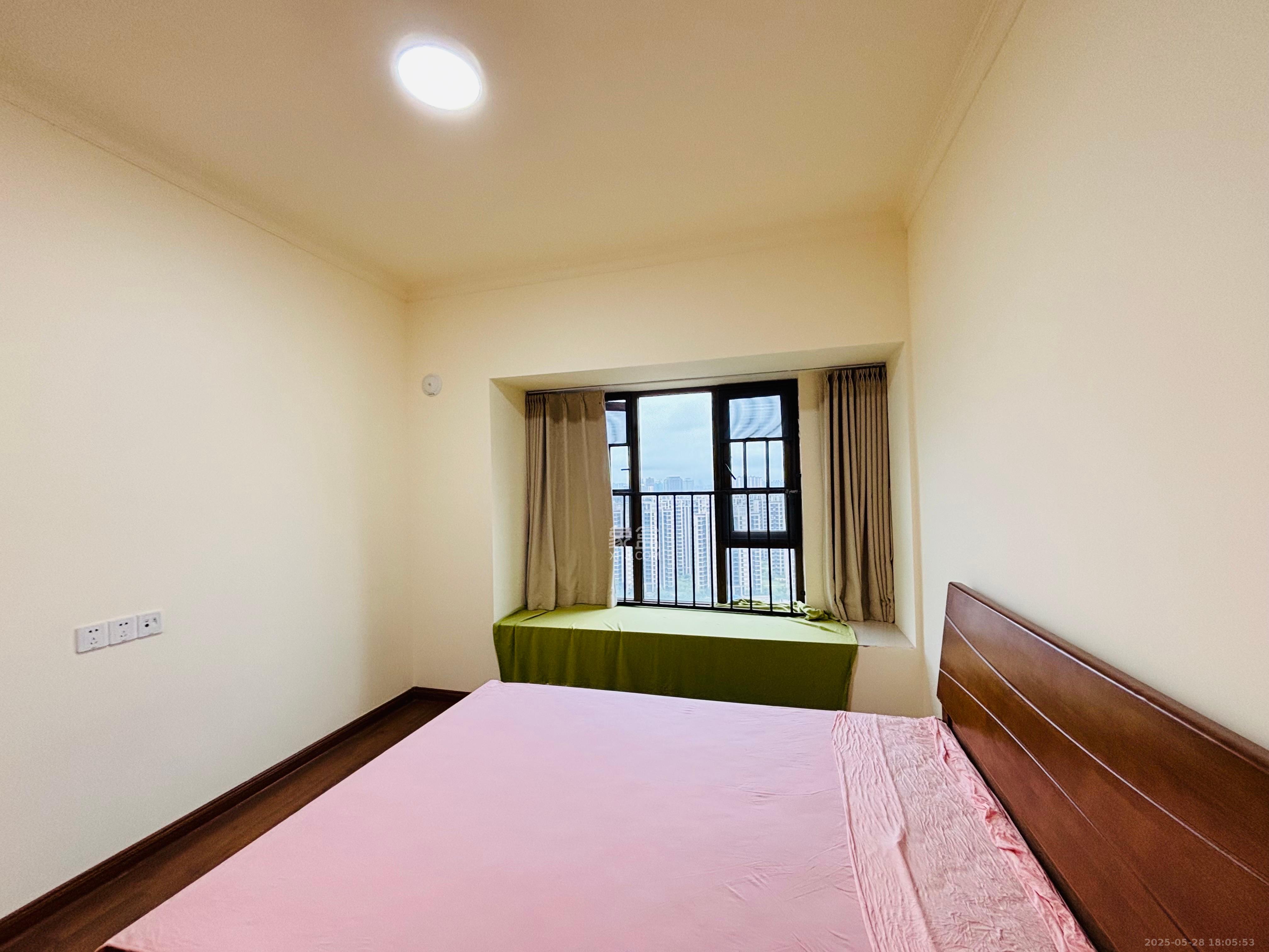 碧桂园翘楚棠  3室2厅2卫   2300.00元/月室内图