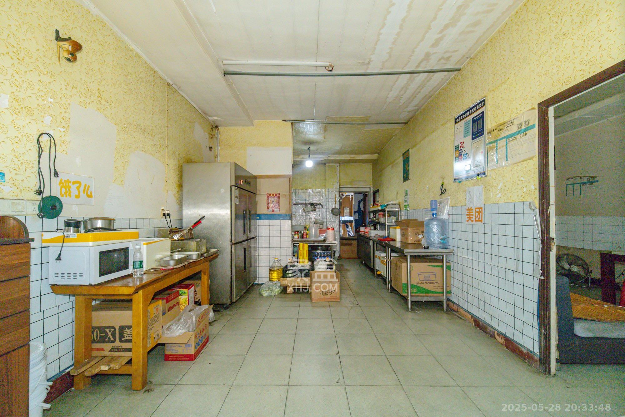 星沙六区  12室4厅4卫    149.8万 星沙六区  12室4厅4卫    149.8万客厅