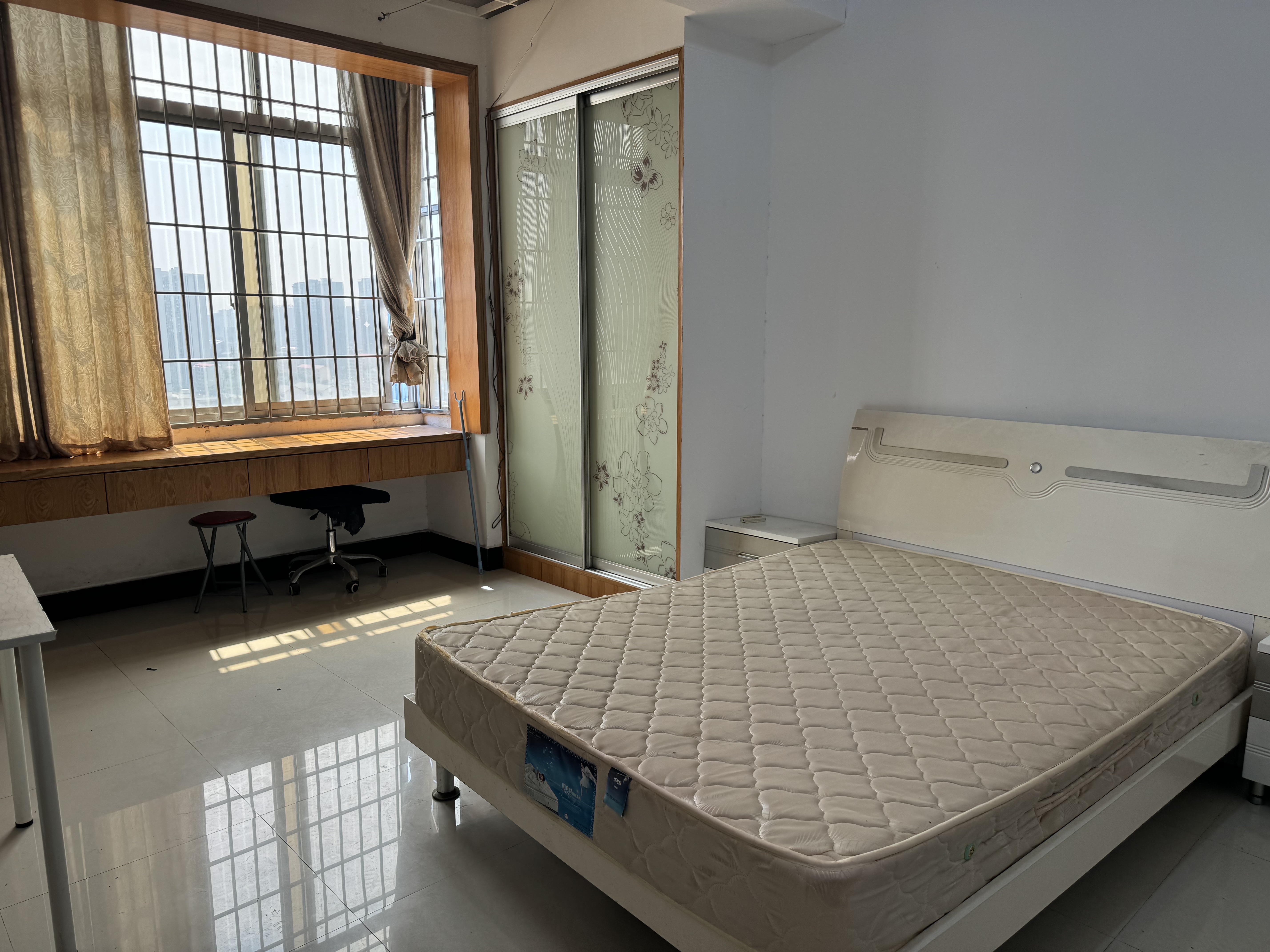 鹏泰国际 2室2厅1卫 39.8万 鹏泰国际 2室2厅1卫 39.8万客厅