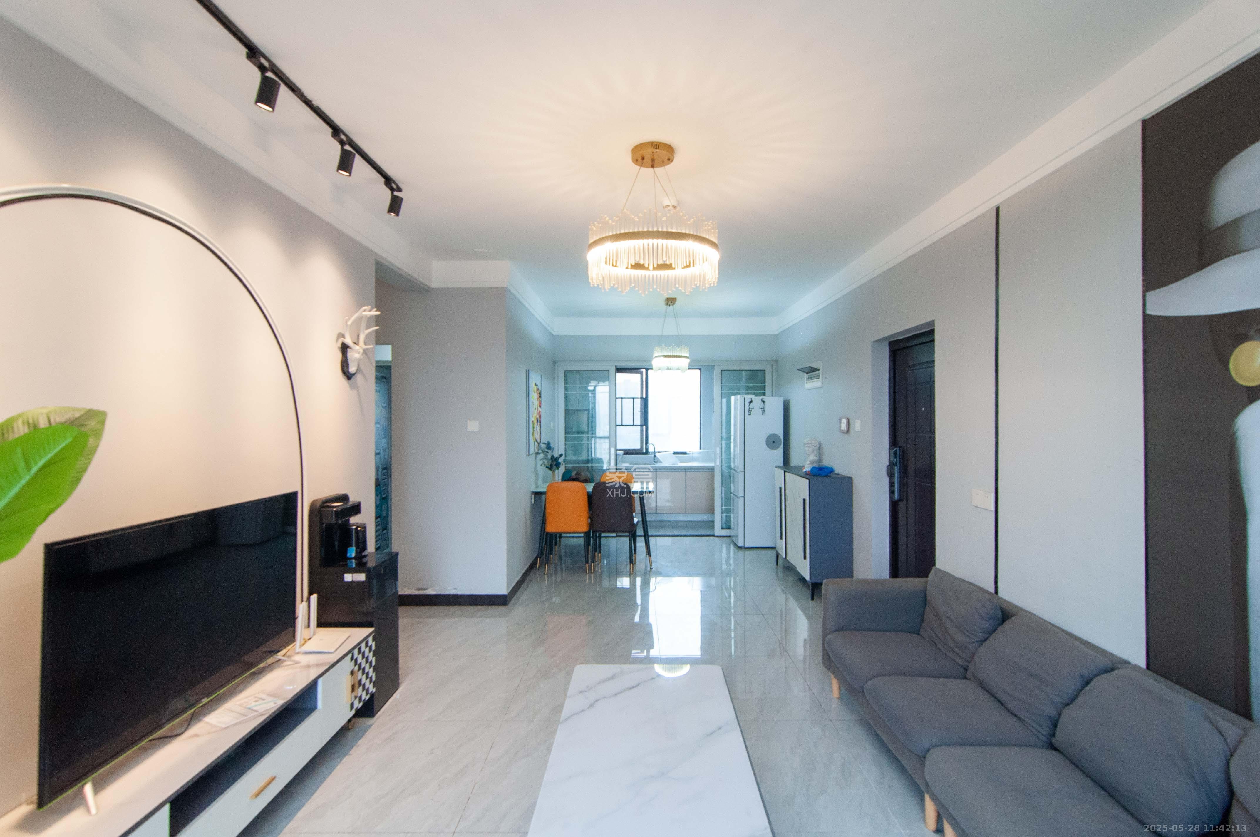 振业城三期 3室2厅1卫 110.0万 振业城三期 3室2厅1卫 110.0万客厅