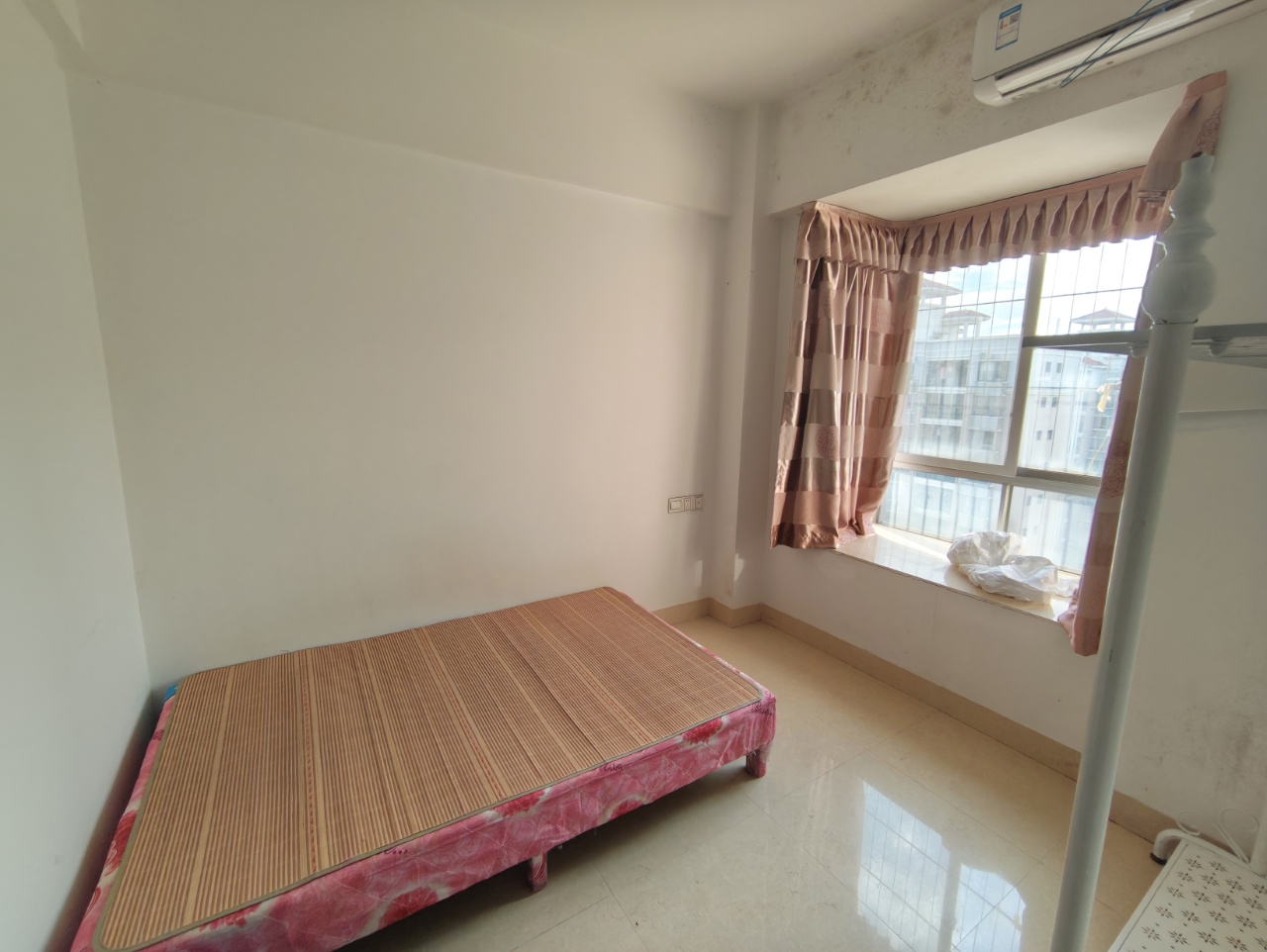 宝源花园 3室2厅1卫 140.0万 宝源花园 3室2厅1卫 140.0万室内图