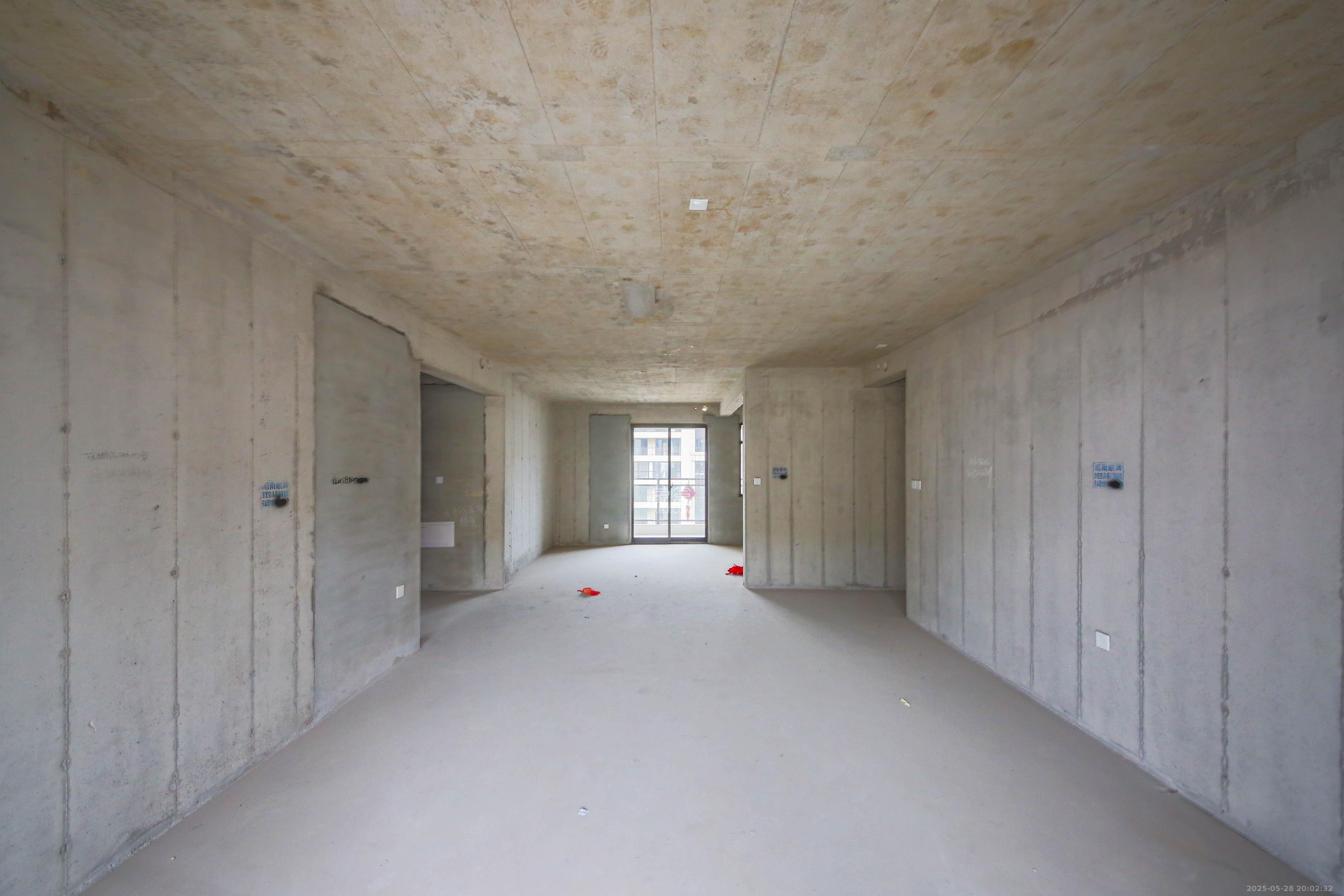 兴铁湘府和园 4室2厅2卫 258.0万 兴铁湘府和园 4室2厅2卫 258.0万客厅