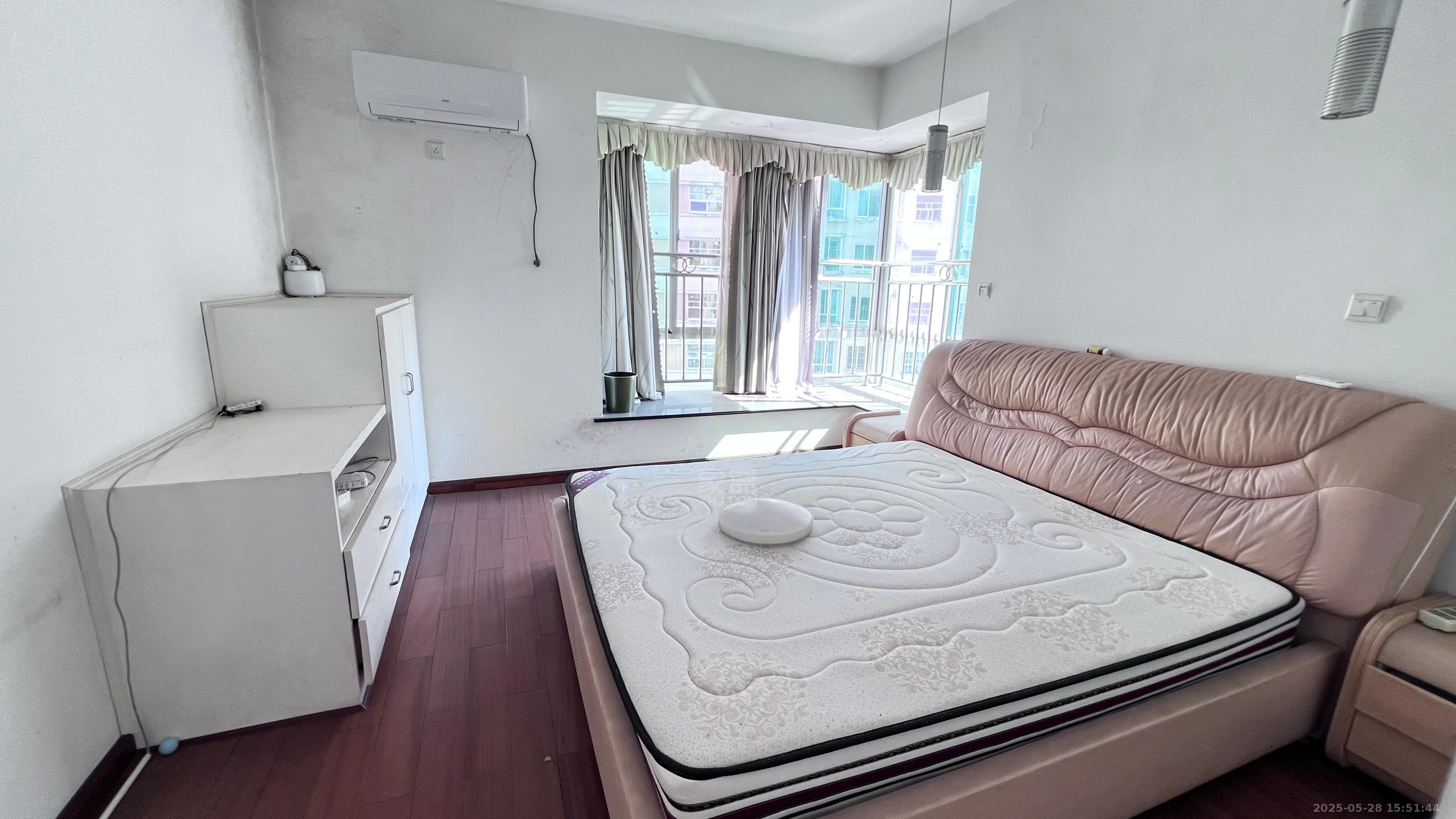 四季花园 3室2厅2卫 2000.0元/月 四季花园 3室2厅2卫 2000.0元/月室内图