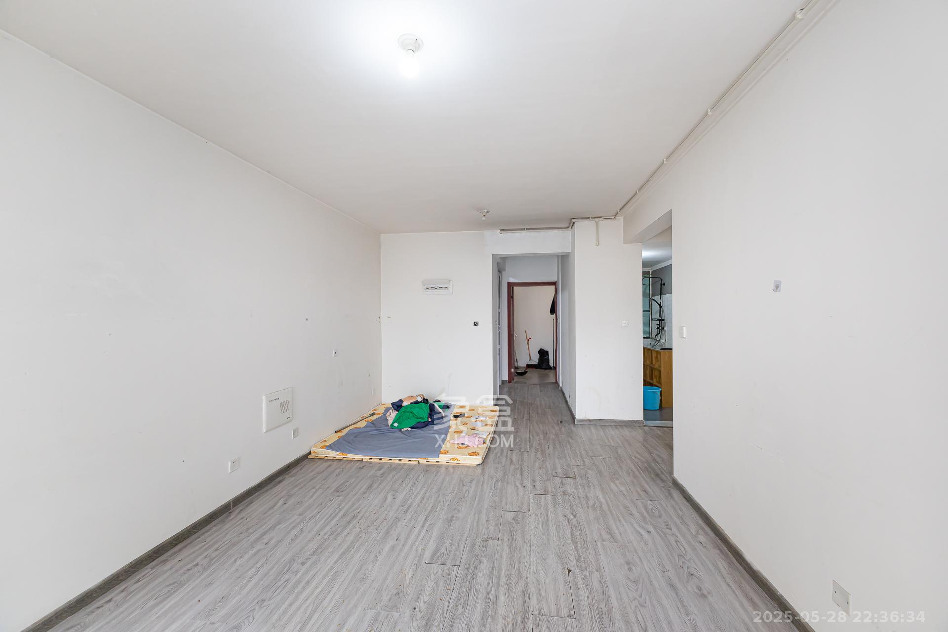 明发阅江悦府 3室2厅1卫 69.7万 明发阅江悦府 3室2厅1卫 69.7万客厅