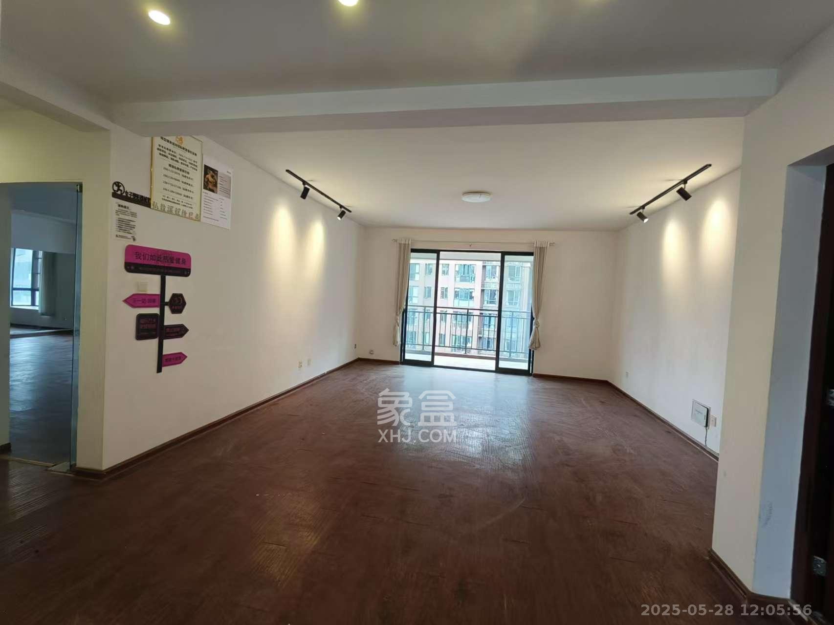 长沙欧洲城  4室2厅1卫    3200.0元/月 长沙欧洲城  4室2厅1卫    3200.0元/月室内图