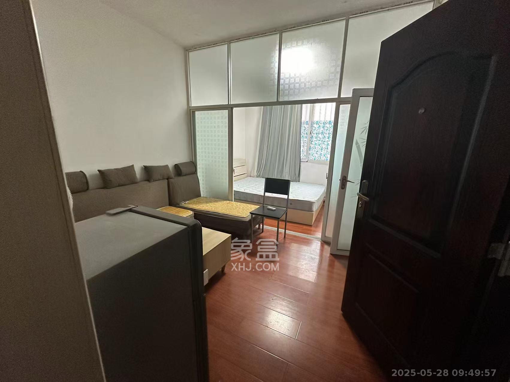 城南路散盘  2室1厅1卫    2200.0元/月 城南路散盘  2室1厅1卫    2200.0元/月室内图