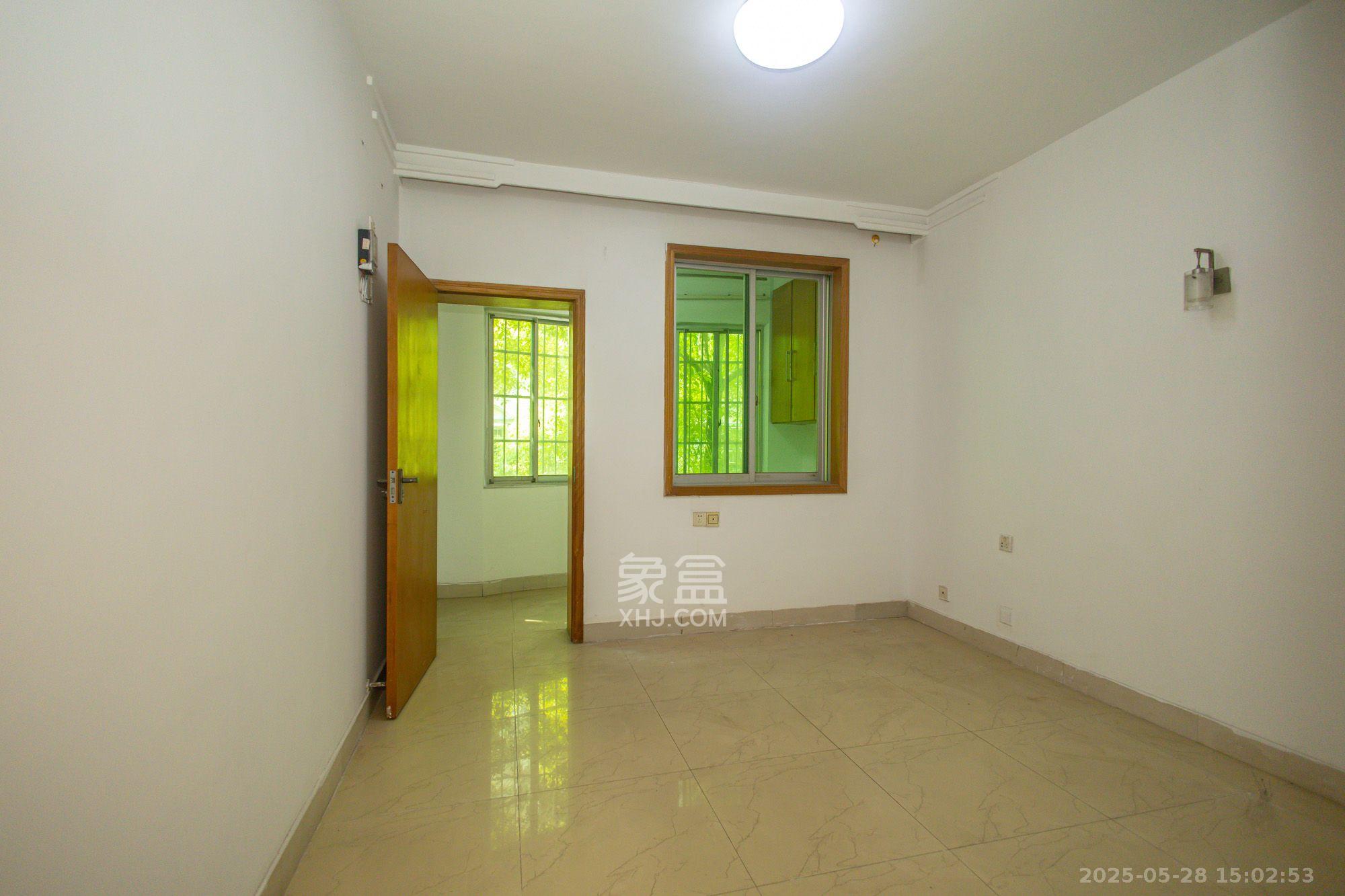 中南汽车世界 1室2厅1卫 1100.0元/月 中南汽车世界 1室2厅1卫 1100.0元/月室内图