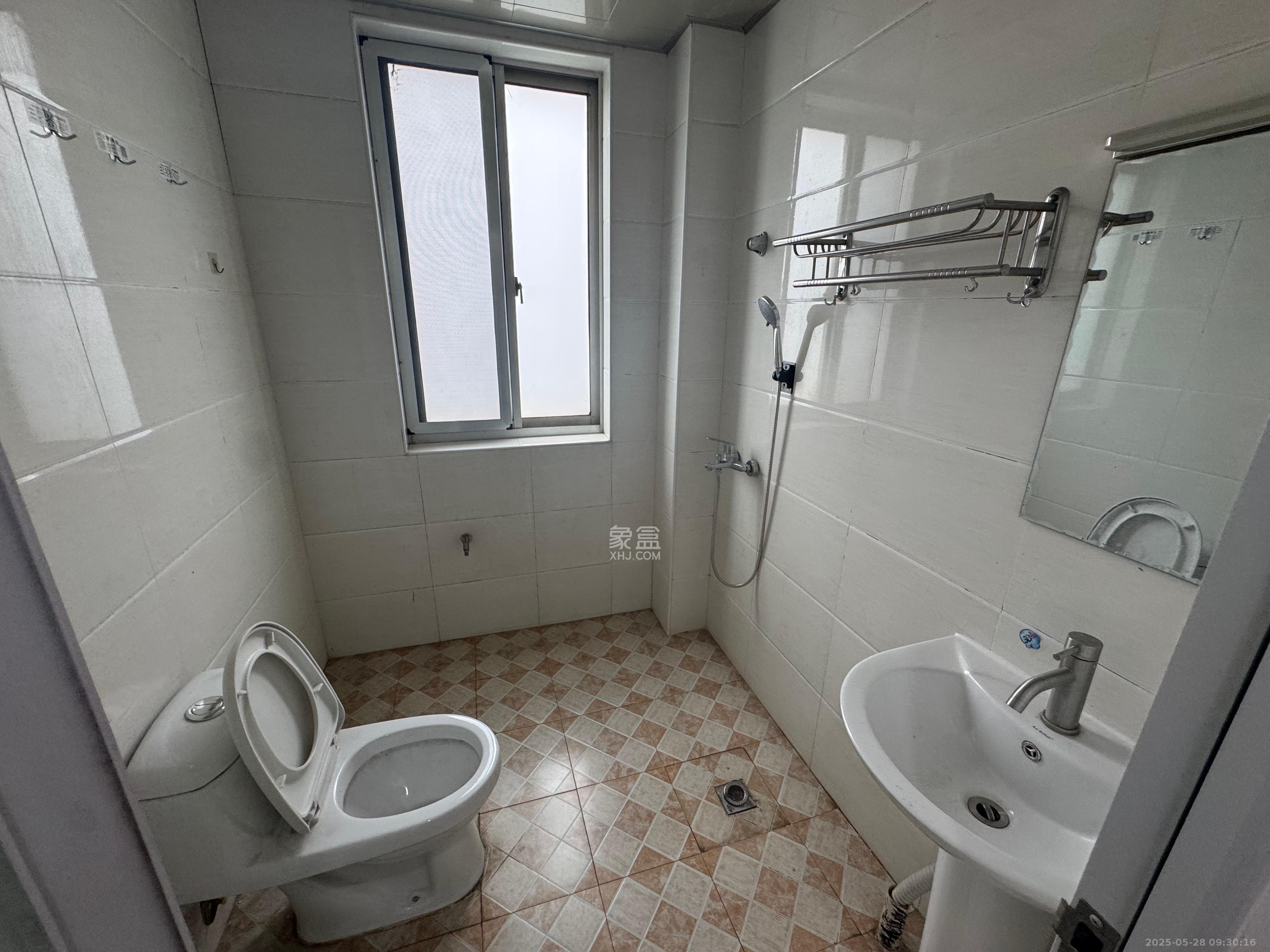 红树湾  4室2厅2卫    2400.0元/月 红树湾  4室2厅2卫    2400.0元/月室内图