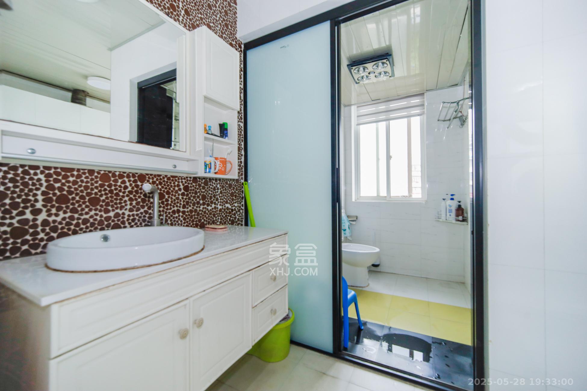 金信阳光在线 2室2厅1卫 60.8万 金信阳光在线 2室2厅1卫 60.8万卫生间