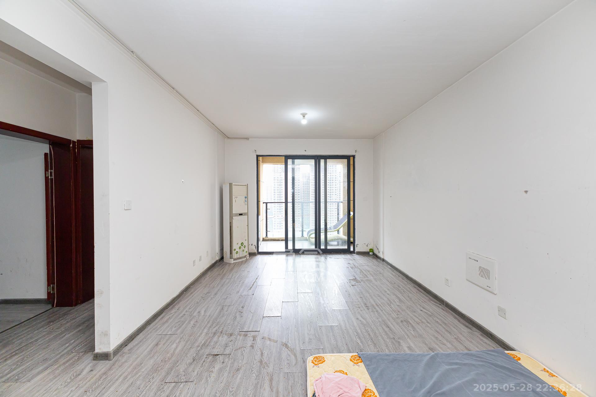 明发阅江悦府 3室2厅1卫 69.7万 明发阅江悦府 3室2厅1卫 69.7万客厅