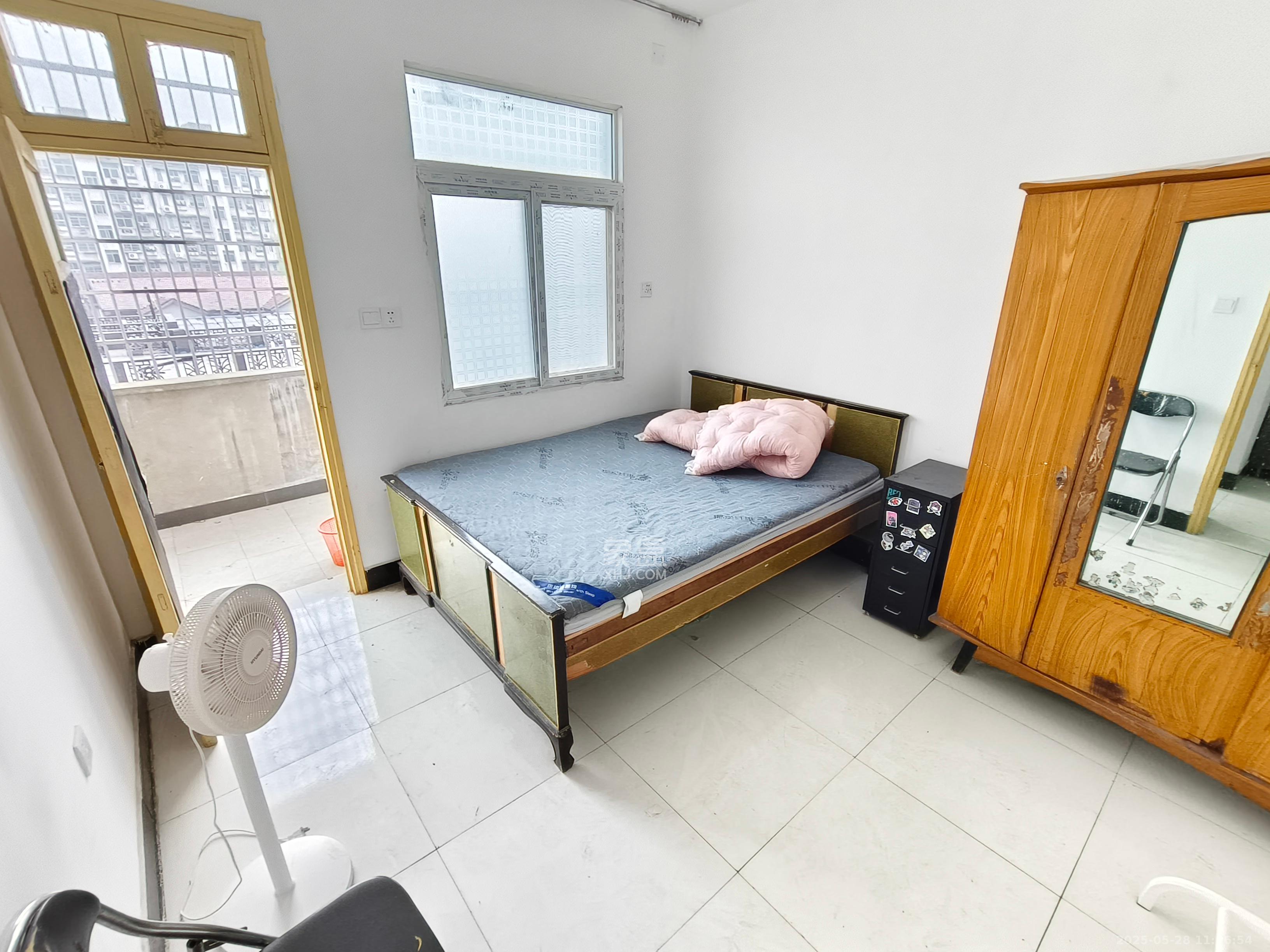向东南社区  1室1厅1卫   1200.00元/月室内图