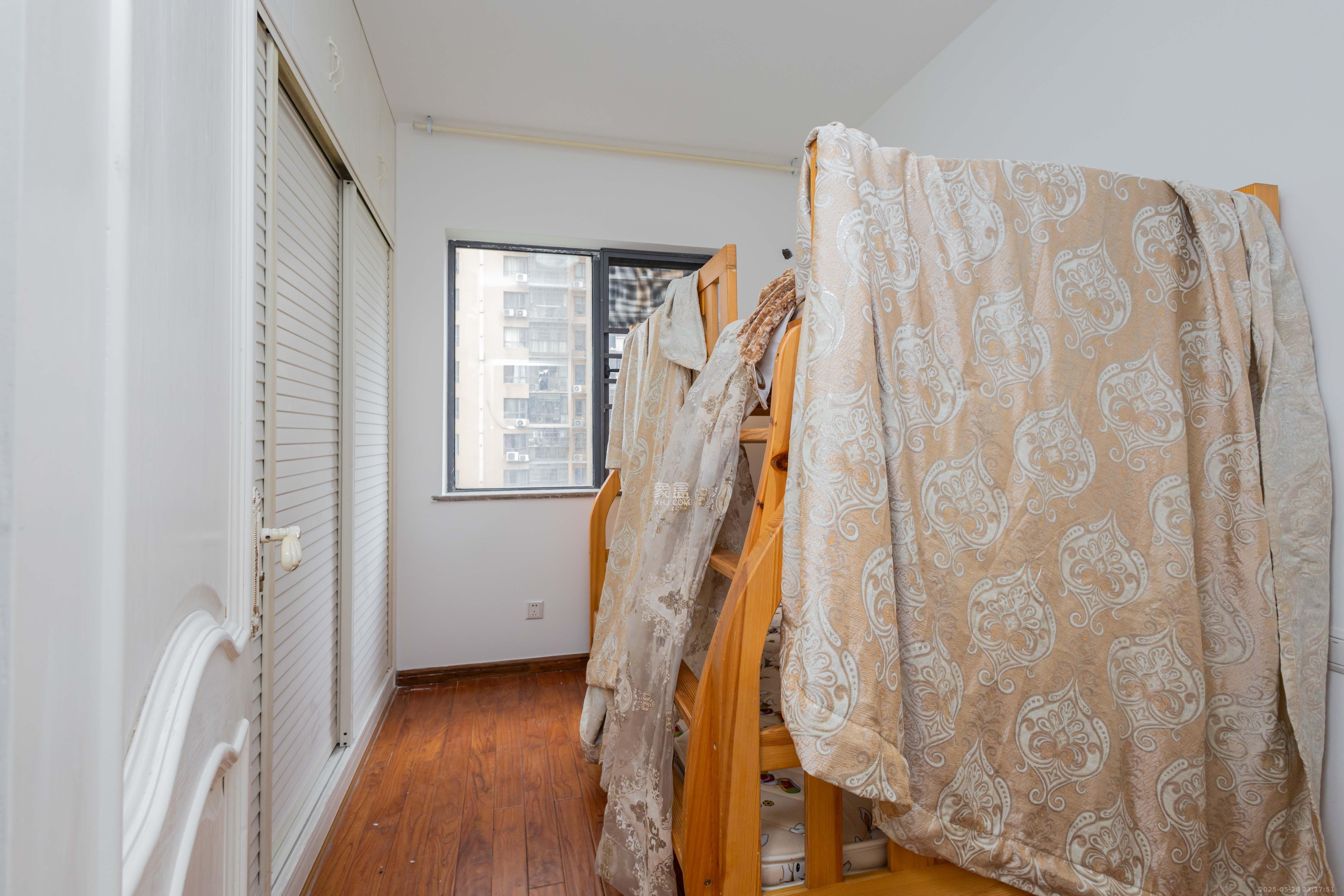 中国铁建国际城一期 3室2厅1卫 60.0万 中国铁建国际城一期 3室2厅1卫 60.0万卧室