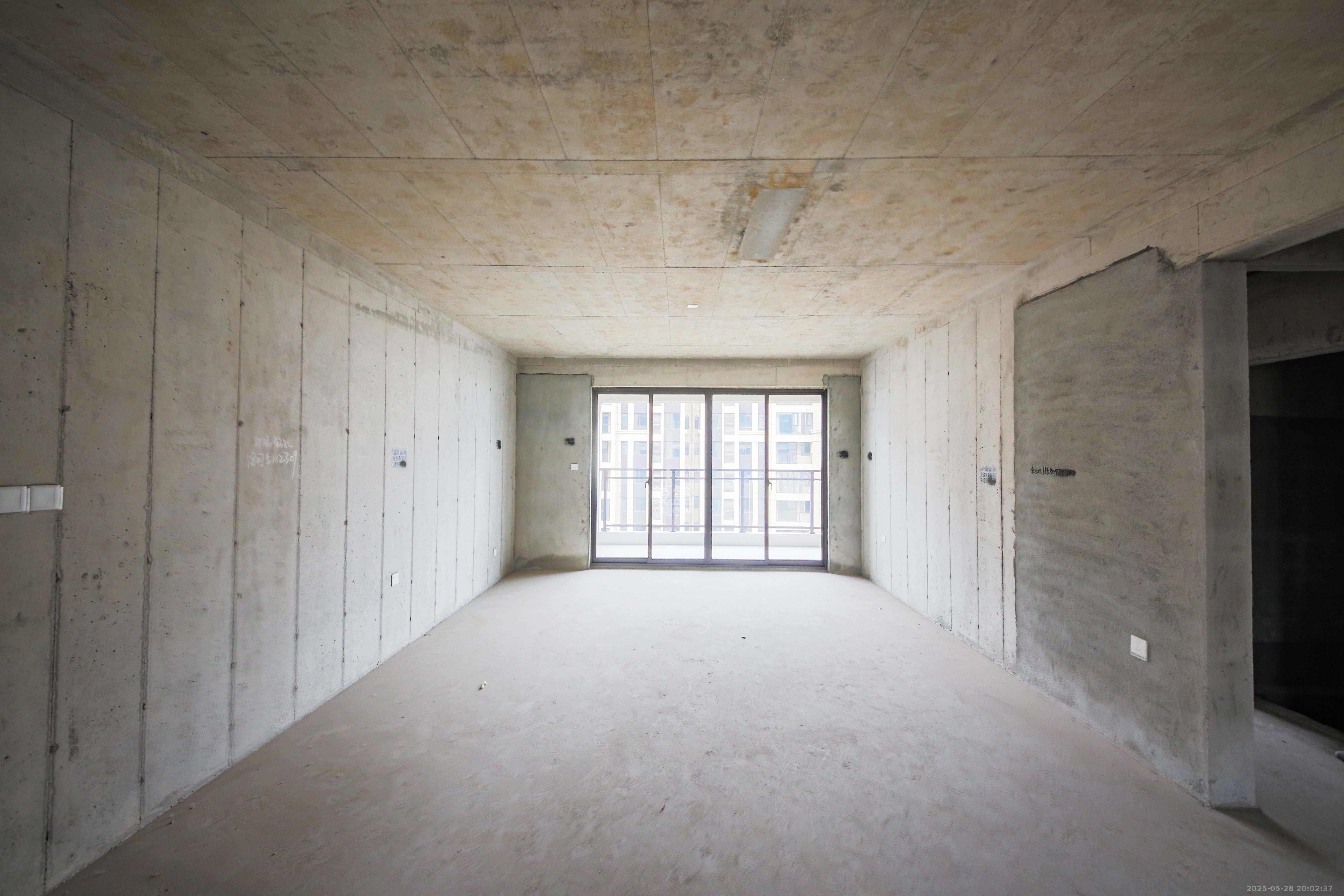 兴铁湘府和园 4室2厅2卫 258.0万 兴铁湘府和园 4室2厅2卫 258.0万客厅