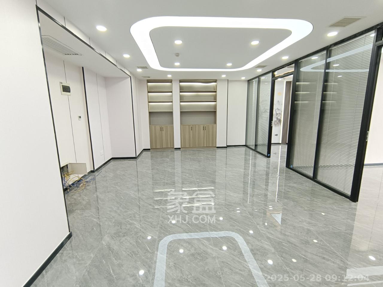 万坤图财富广场  3室1厅1卫   8500.00元/月