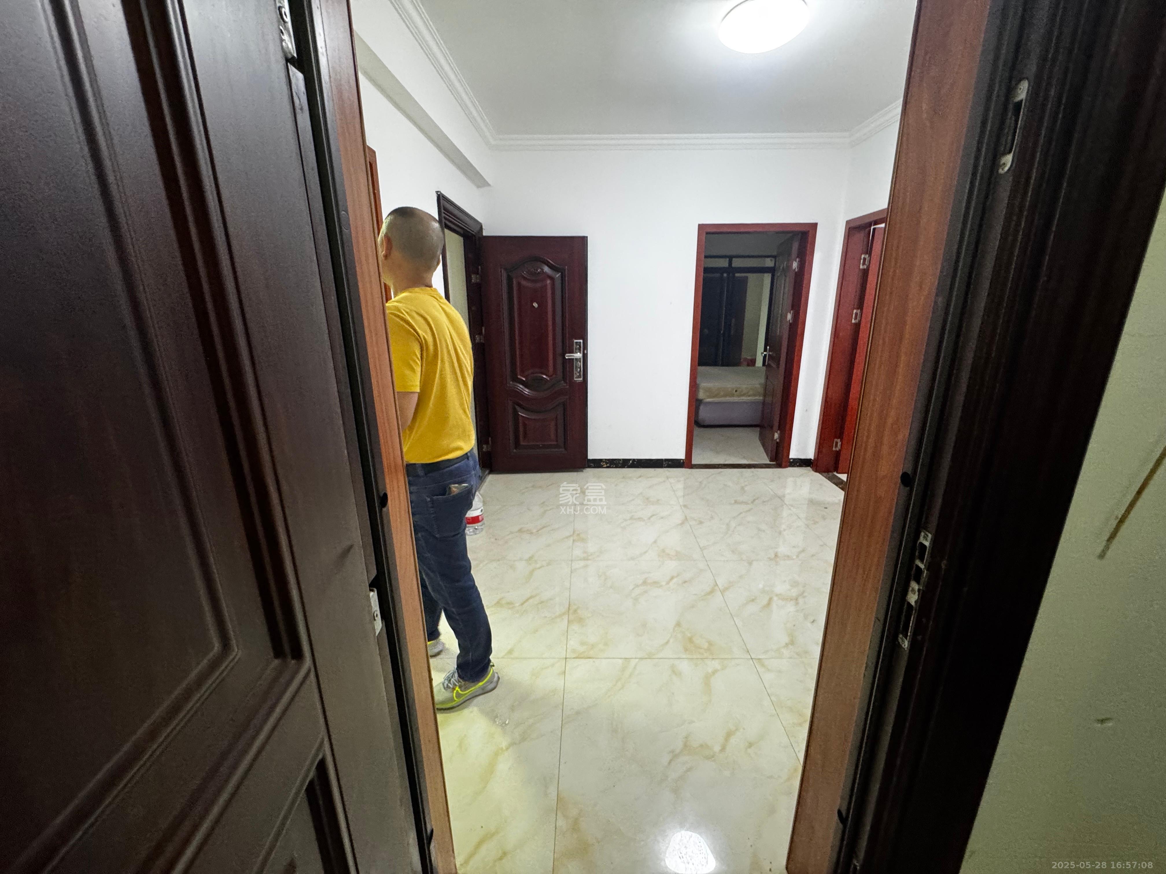 百纳广场(百纳公寓) 4室1厅2卫 3500.0元/月 百纳广场(百纳公寓) 4室1厅2卫 3500.0元/月室内图