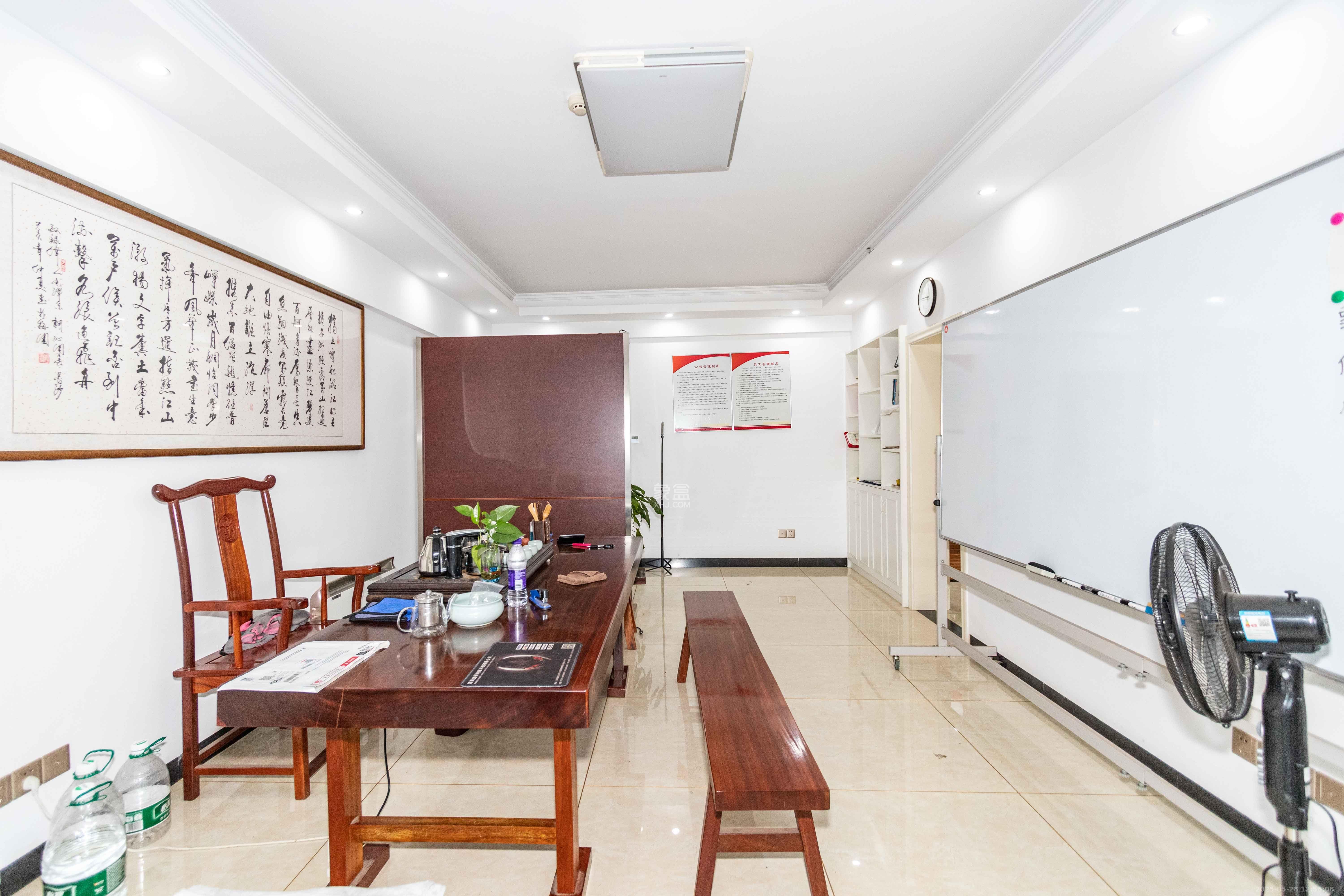 丰园城(鄱阳小区二期) 2室2厅1卫 2100.0元/月 丰园城(鄱阳小区二期) 2室2厅1卫 2100.0元/月室内图