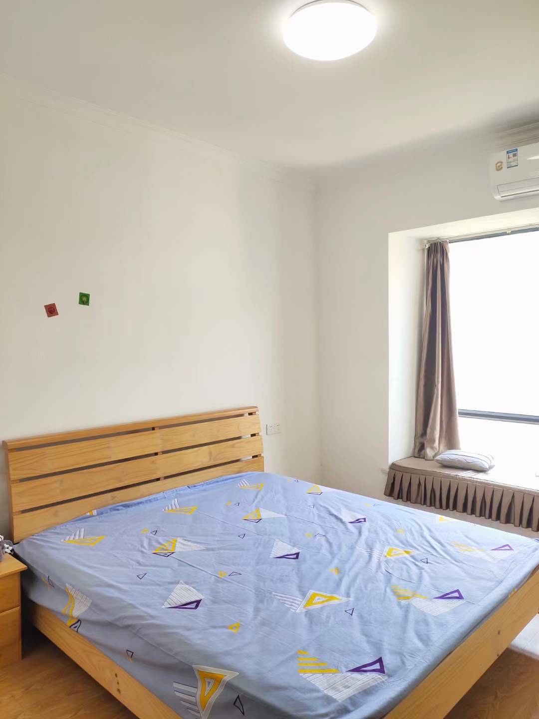 山水华庭  3室2厅2卫   2500.00元/月室内图