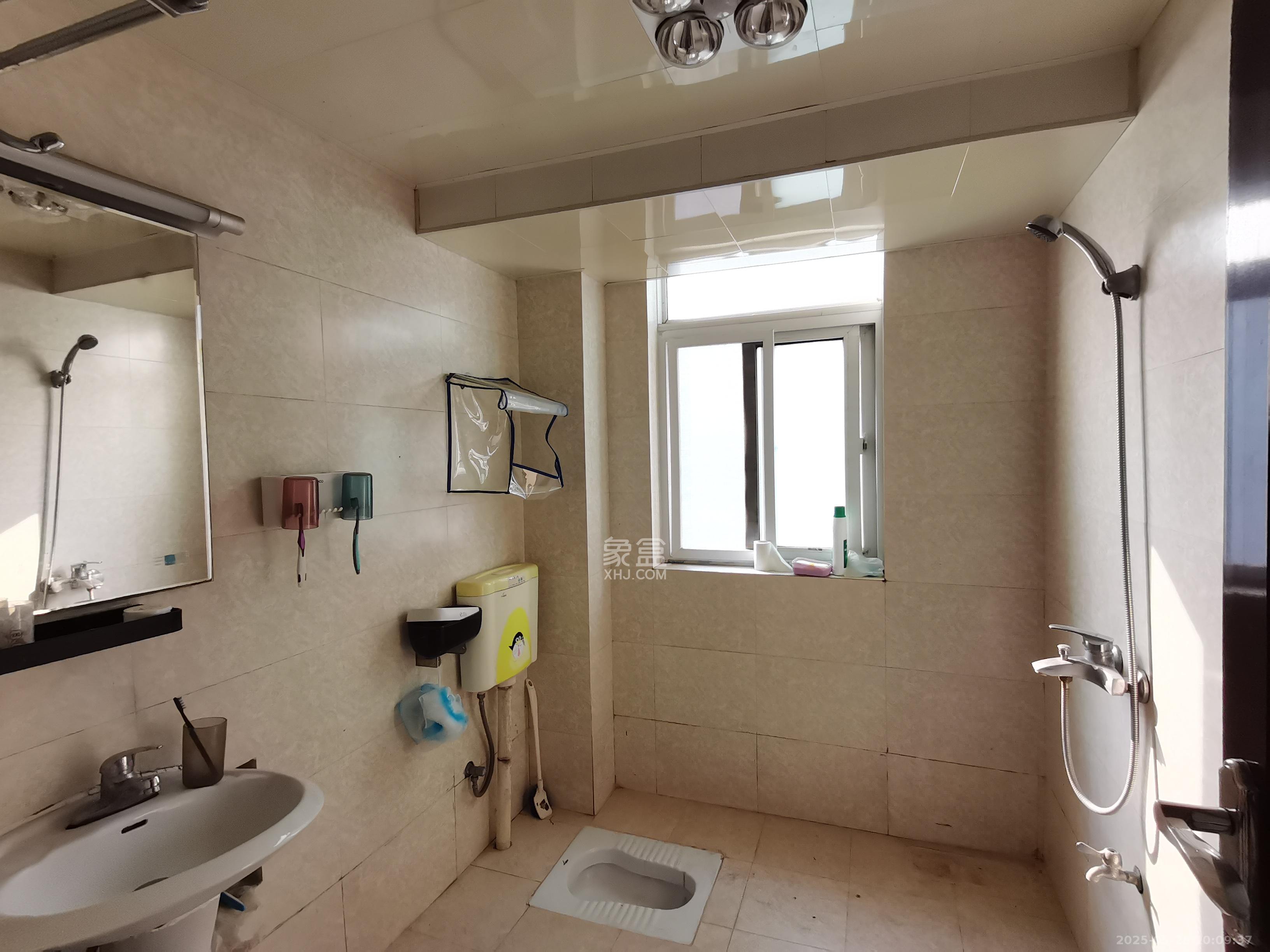 嘉盛华庭(一期、二期、三期) 2室2厅1卫 2200.0元/月 嘉盛华庭(一期、二期、三期) 2室2厅1卫 2200.0元/月室内图