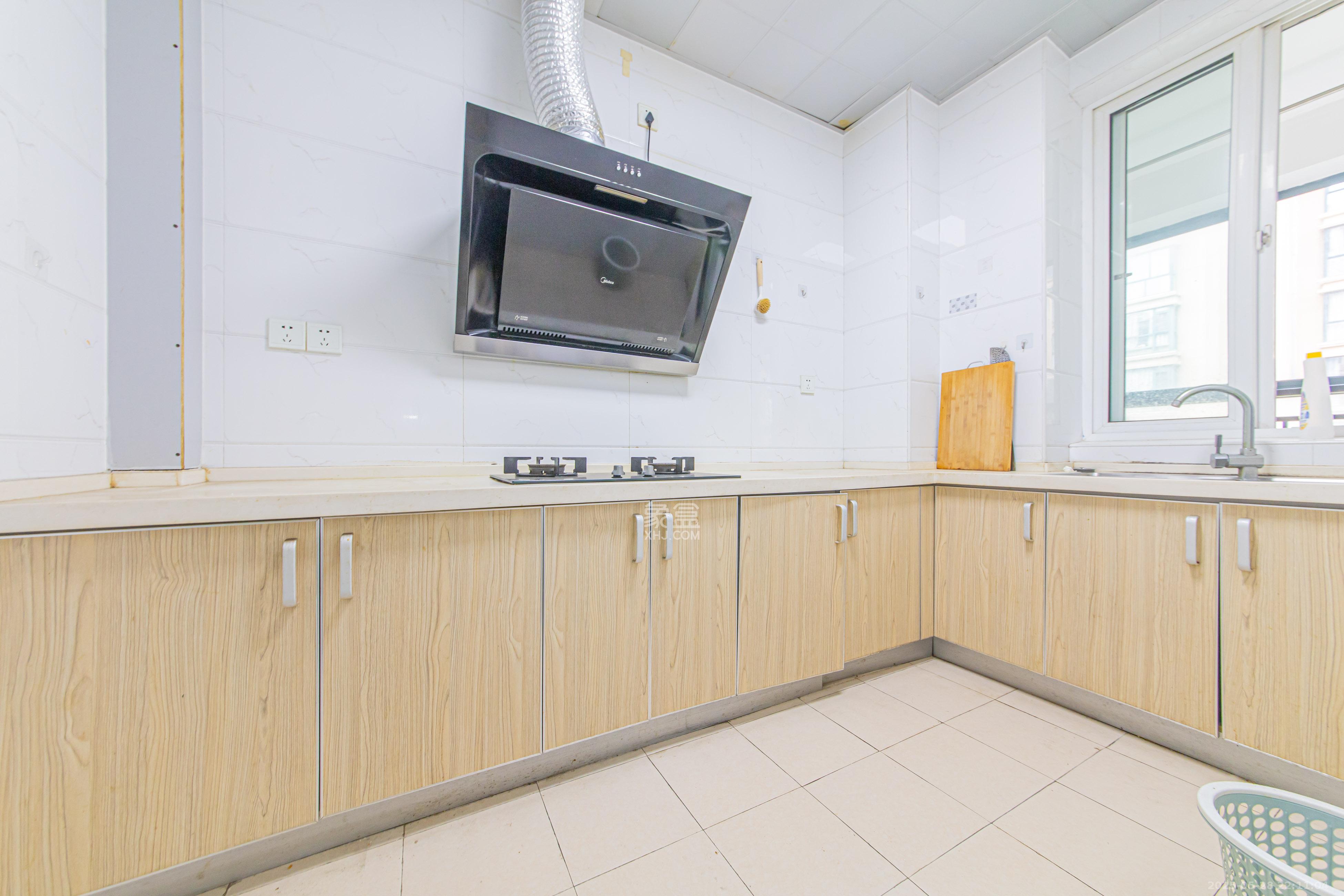 星城荣域 4室2厅1卫 200.0万 星城荣域 4室2厅1卫 200.0万厨房