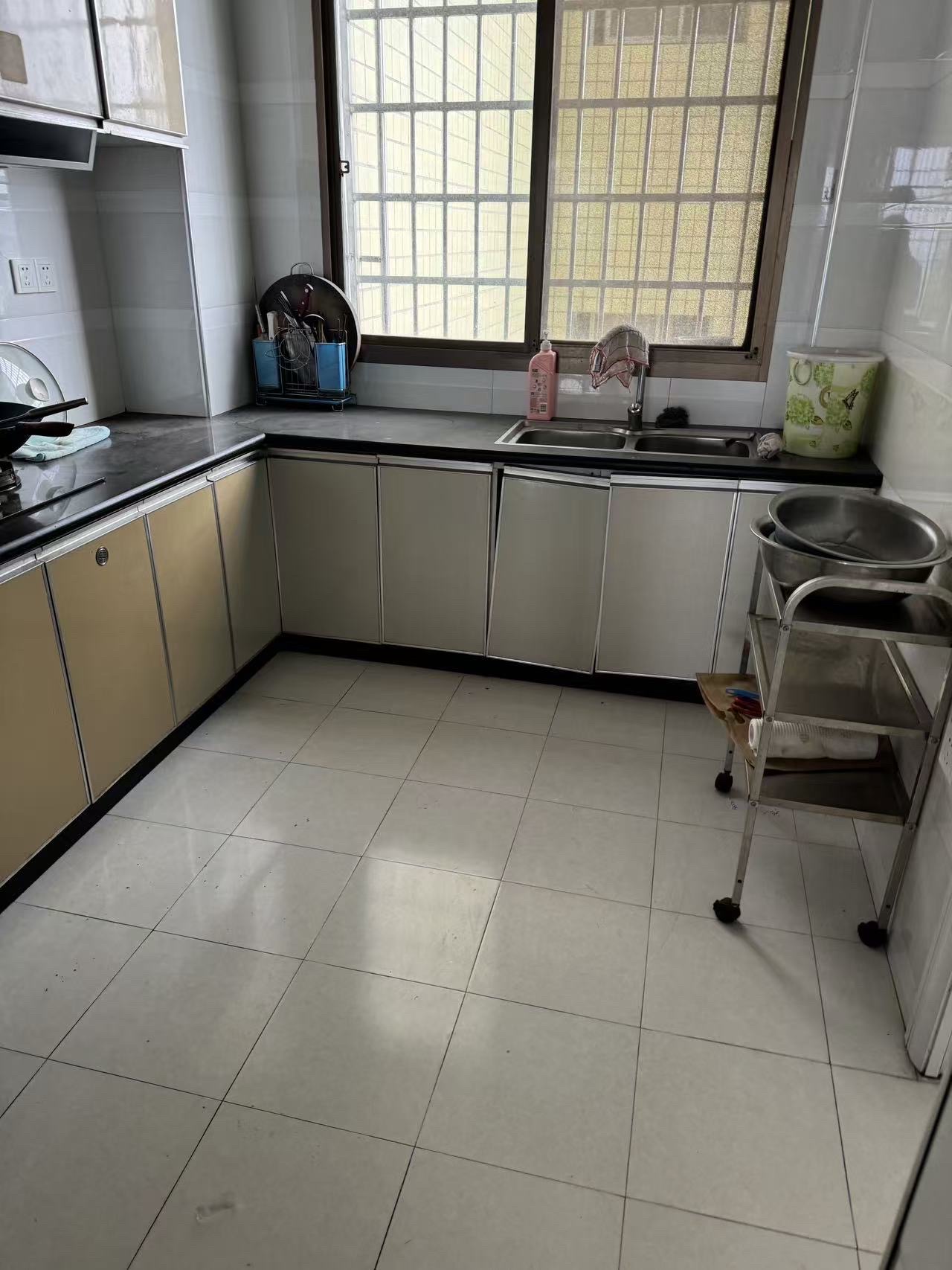 金碧文苑  3室2厅2卫    66.0万 金碧文苑  3室2厅2卫    66.0万客厅