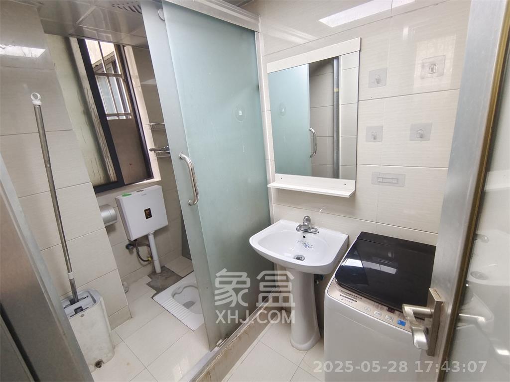 阳光100一期、四五期  1室1厅1卫   1300.00元/月