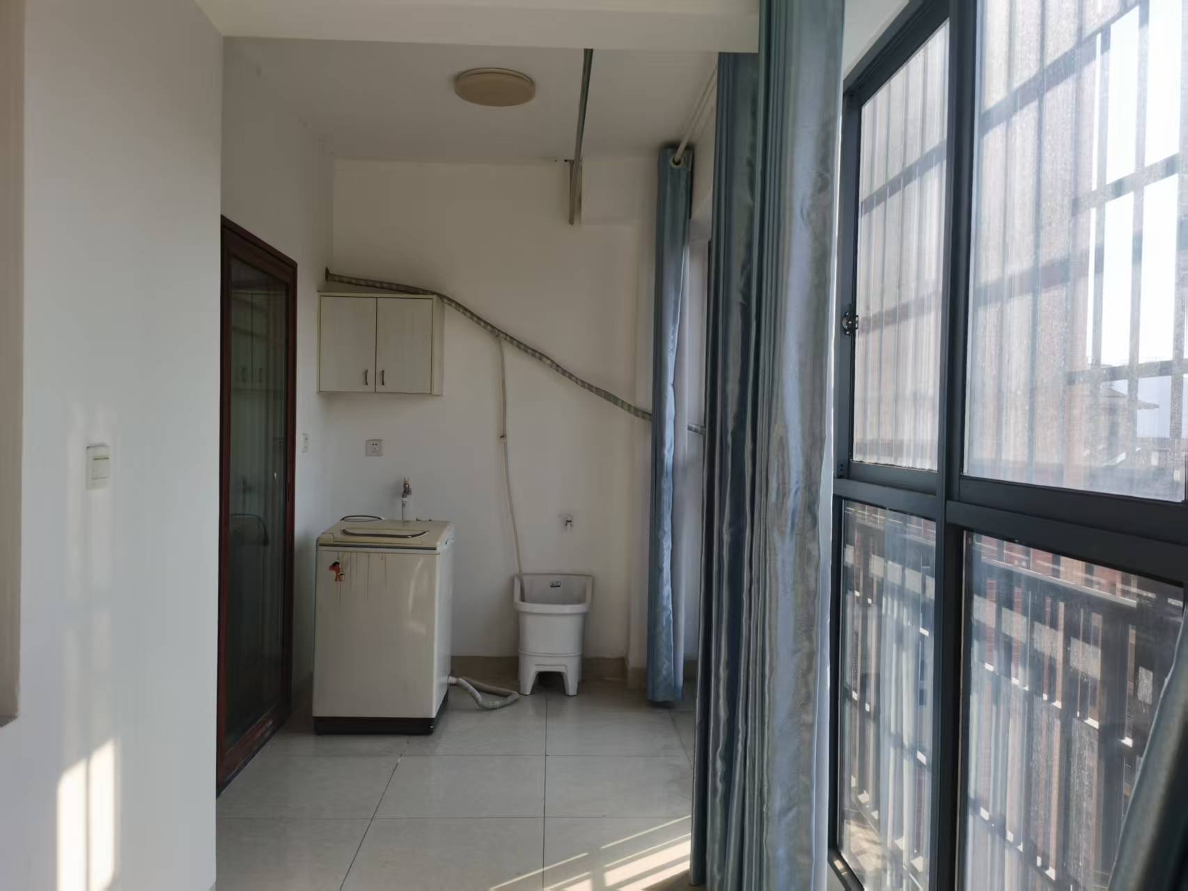 天酬尚都  1室2厅1卫    2000.0元/月室内图