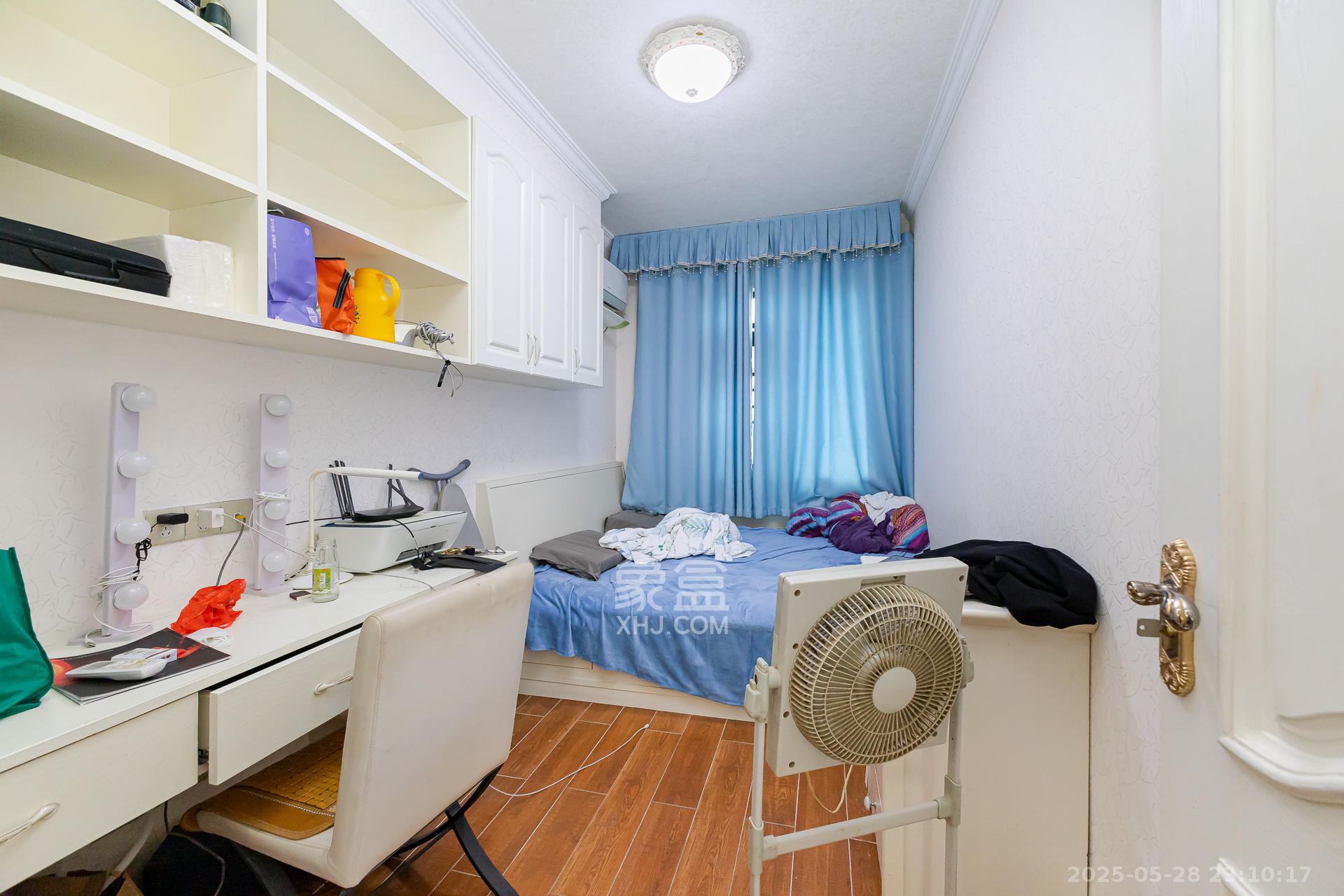 乾源国际 3室2厅1卫 88.0万 乾源国际 3室2厅1卫 88.0万卧室