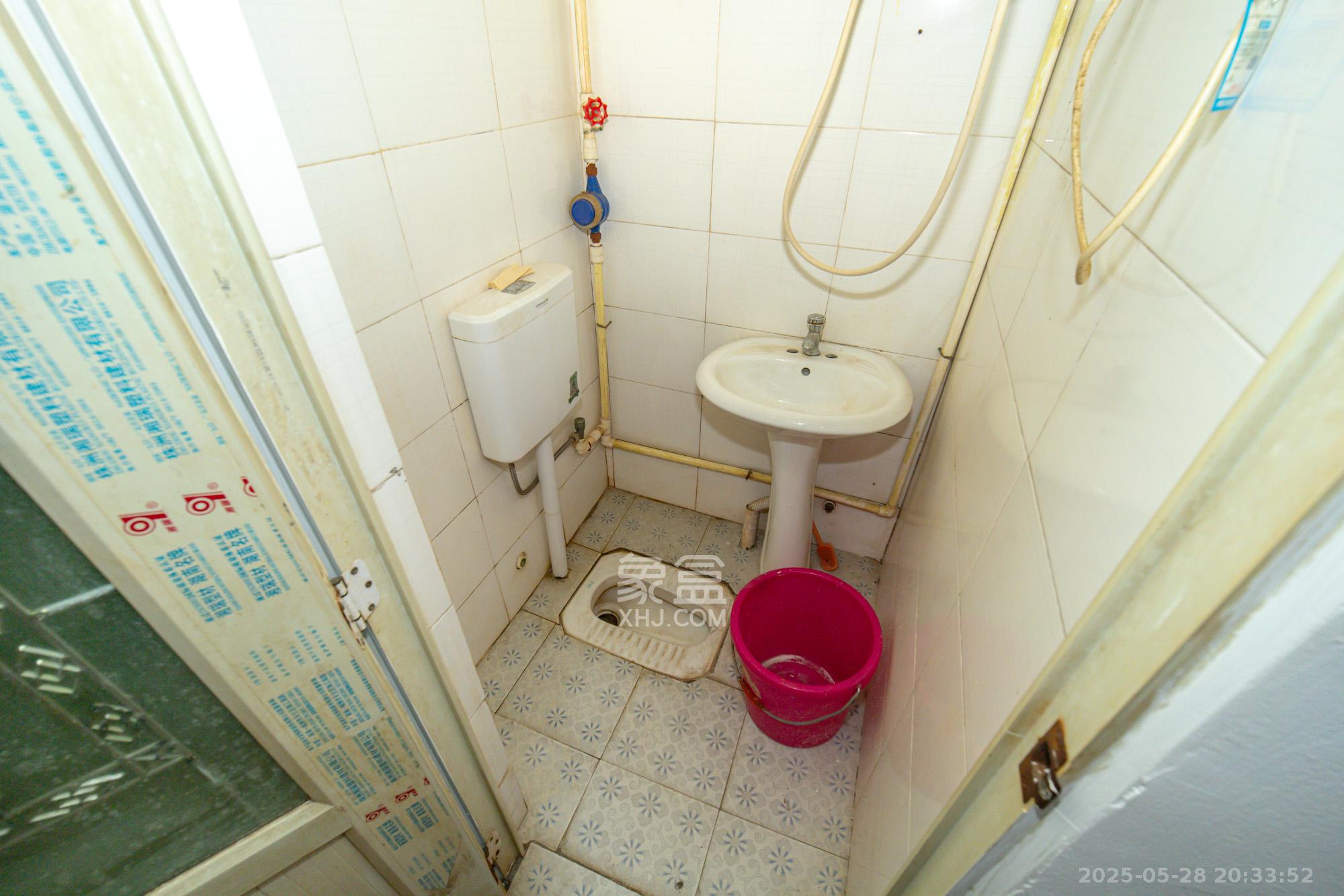 星沙六区  12室4厅4卫    149.8万 星沙六区  12室4厅4卫    149.8万卫生间