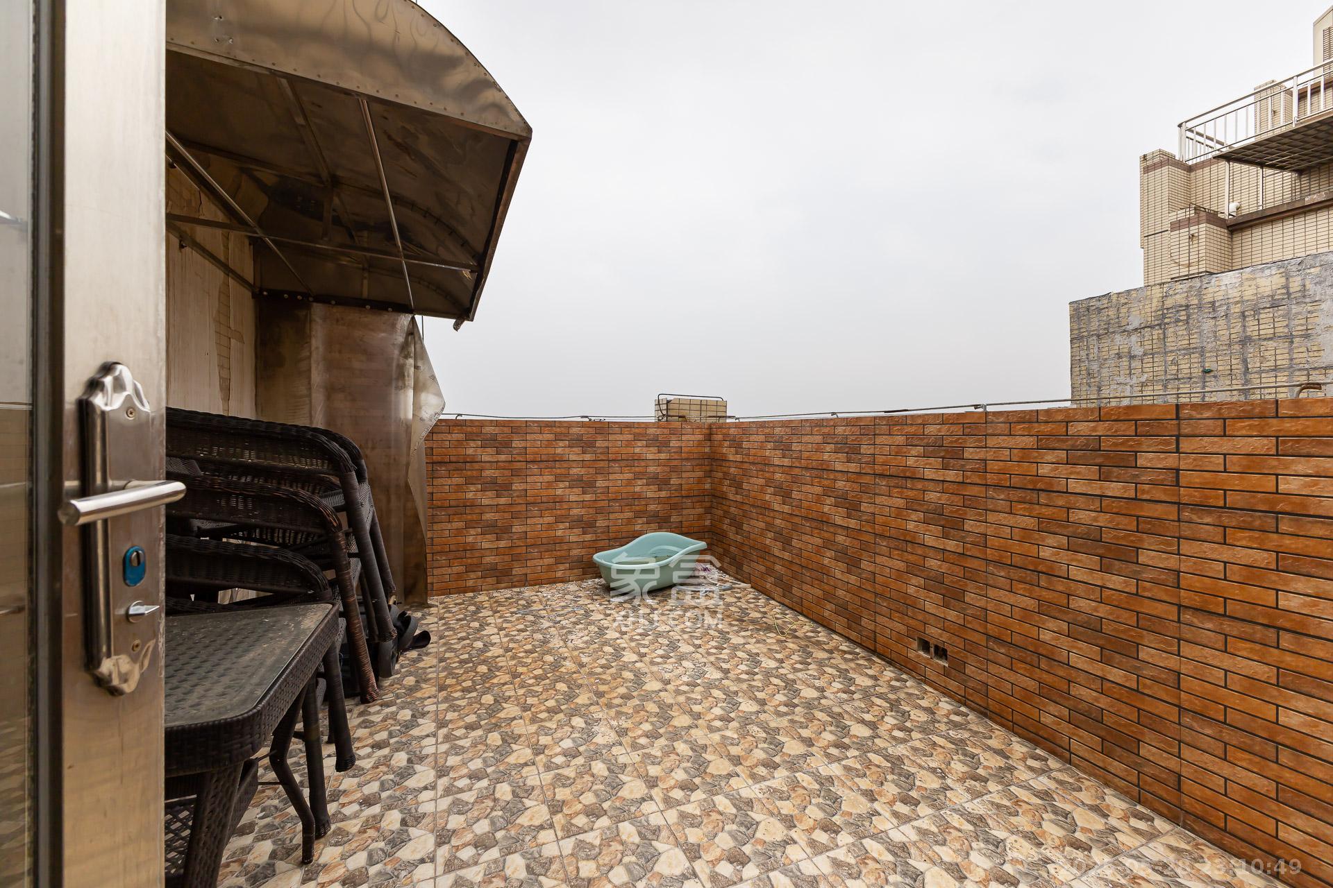 乾源国际 3室2厅1卫 88.0万 乾源国际 3室2厅1卫 88.0万阳台