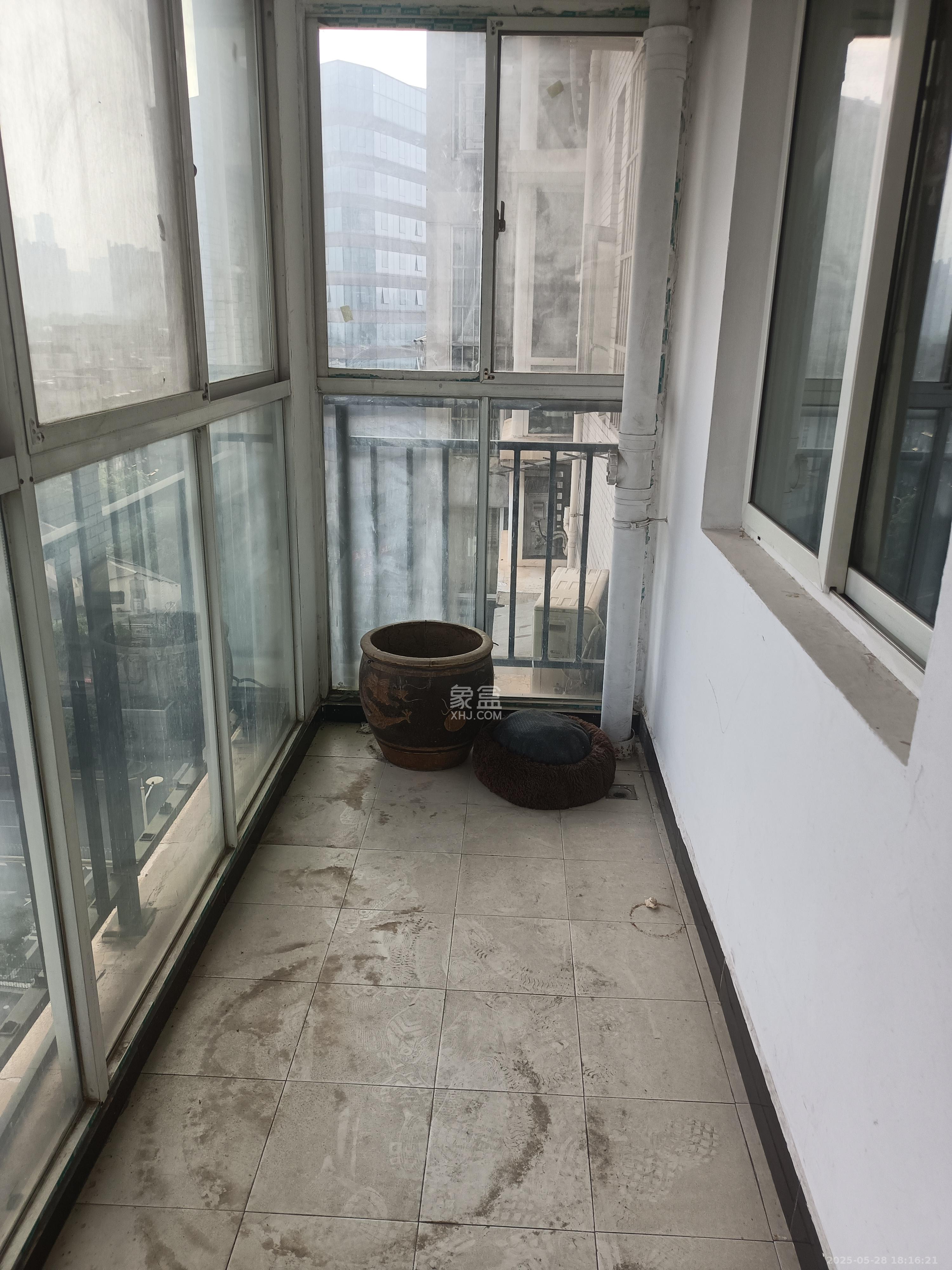 华龙公馆  3室2厅2卫   2500.00元/月室内图