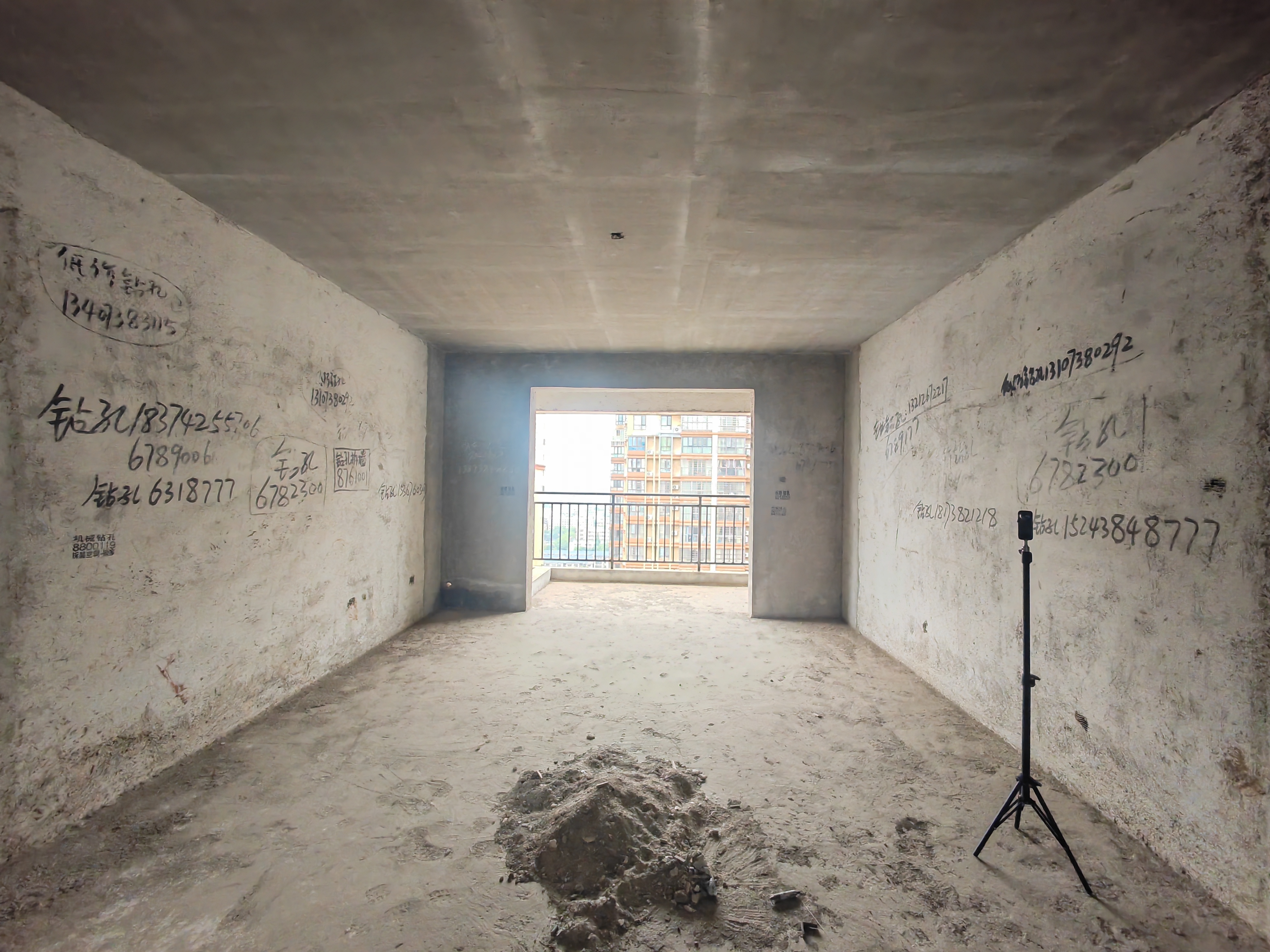 新概念  3室2厅2卫    65.8万客厅