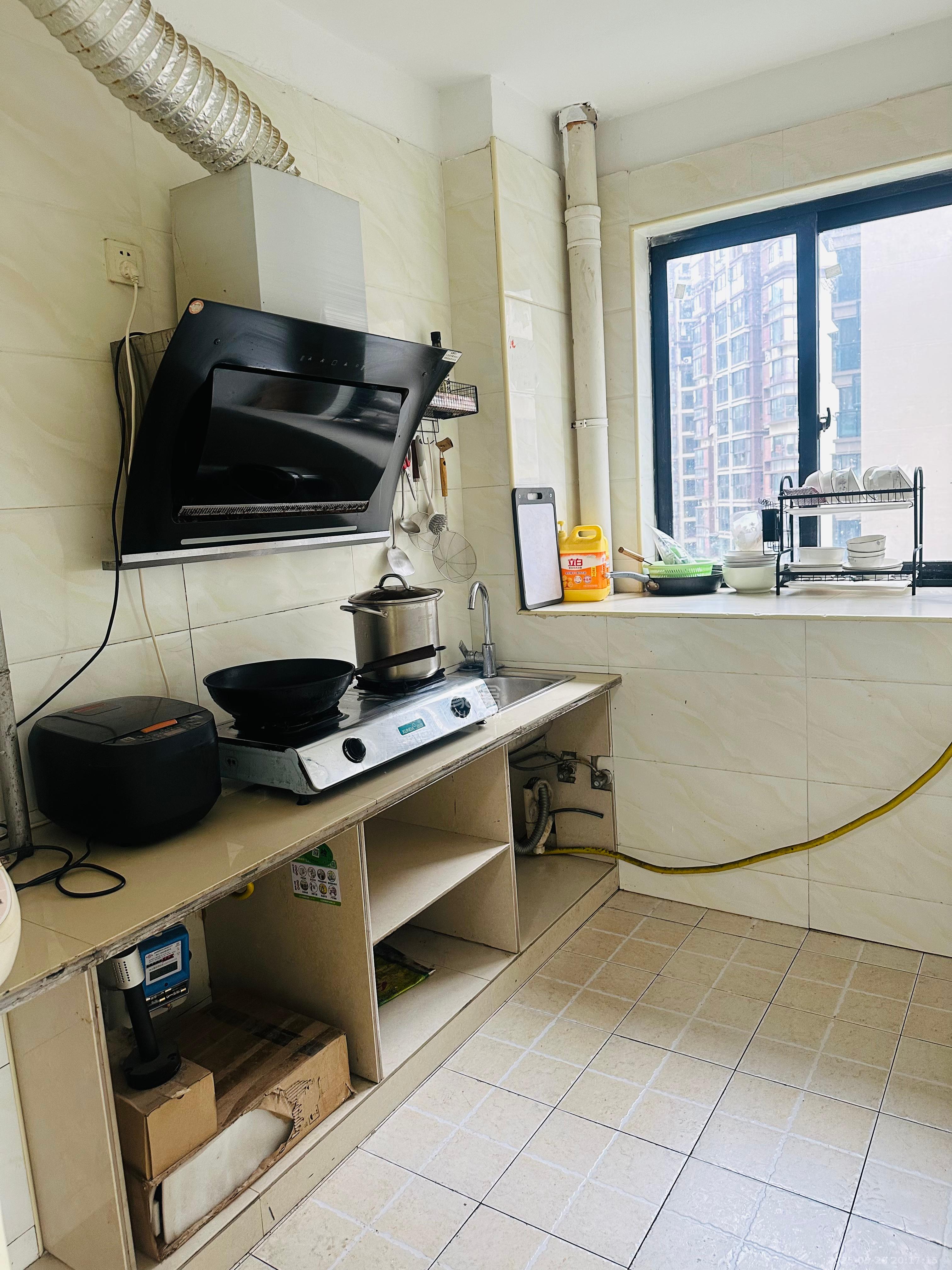 阿普阿布 3室2厅1卫 2200.0元/月 阿普阿布 3室2厅1卫 2200.0元/月室内图