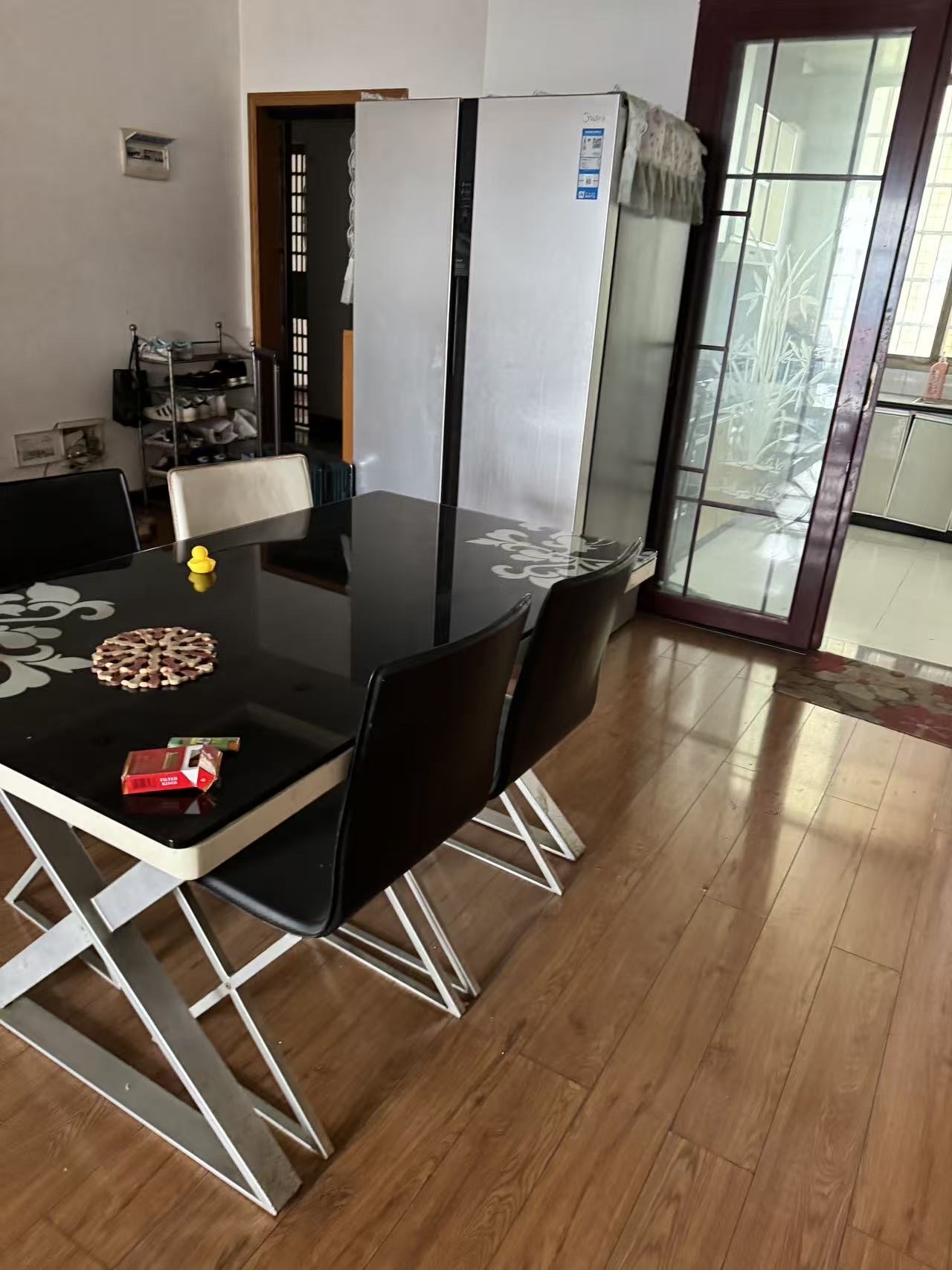 金碧文苑  3室2厅2卫    66.0万 金碧文苑  3室2厅2卫    66.0万客厅