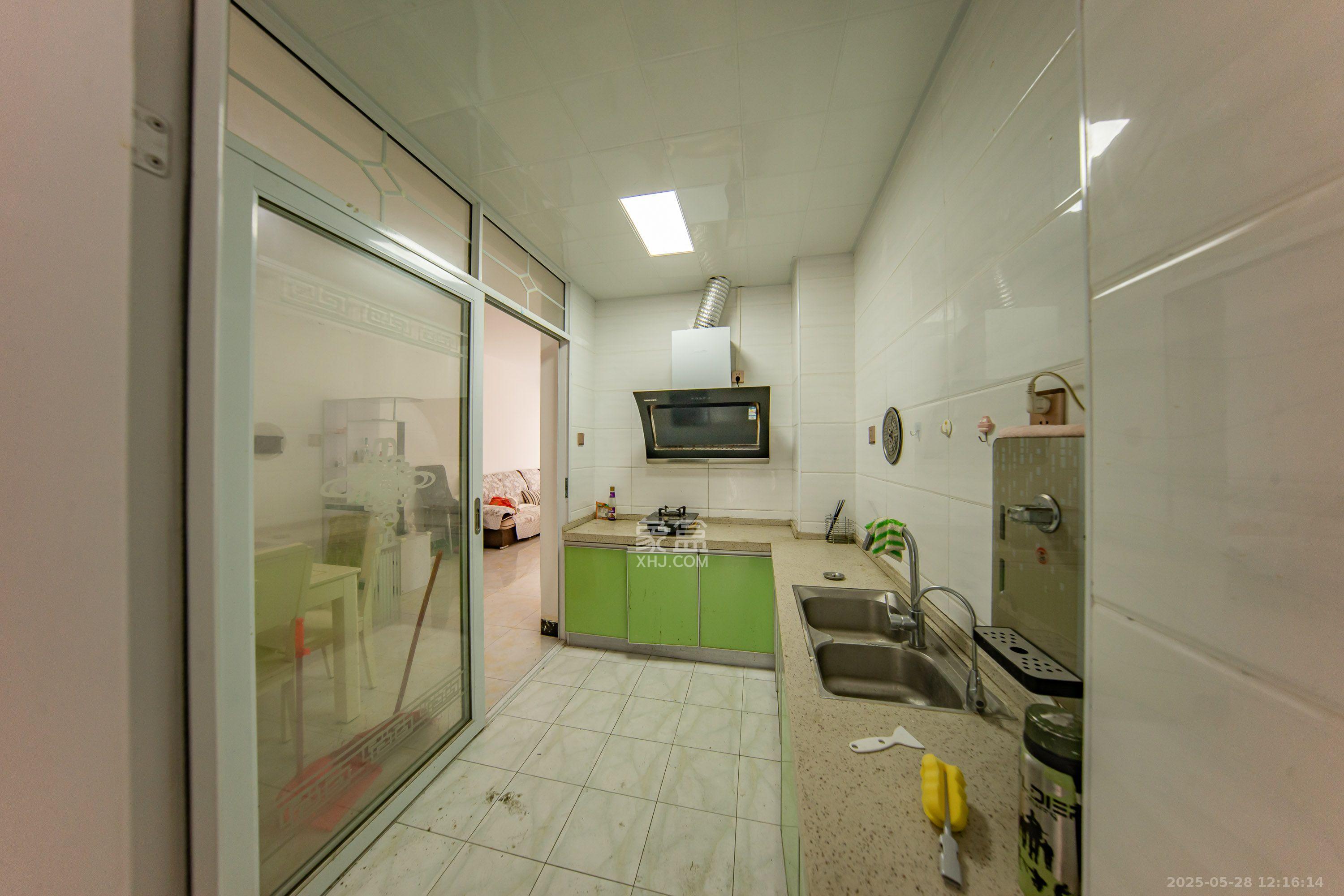 金鼎公园尚 1室2厅1卫 1600.0元/月 金鼎公园尚 1室2厅1卫 1600.0元/月室内图