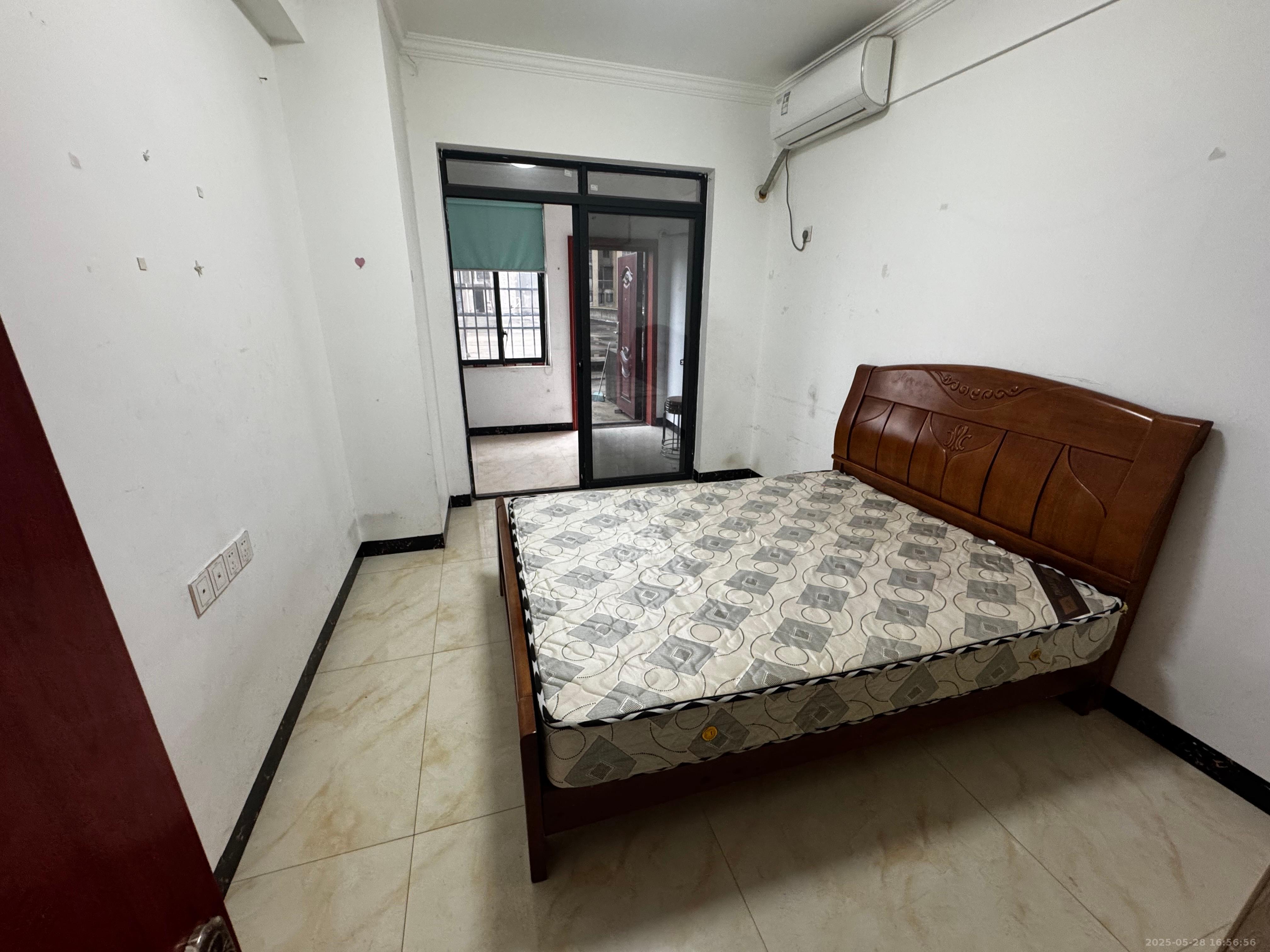 百纳广场(百纳公寓) 4室1厅2卫 3500.0元/月 百纳广场(百纳公寓) 4室1厅2卫 3500.0元/月室内图