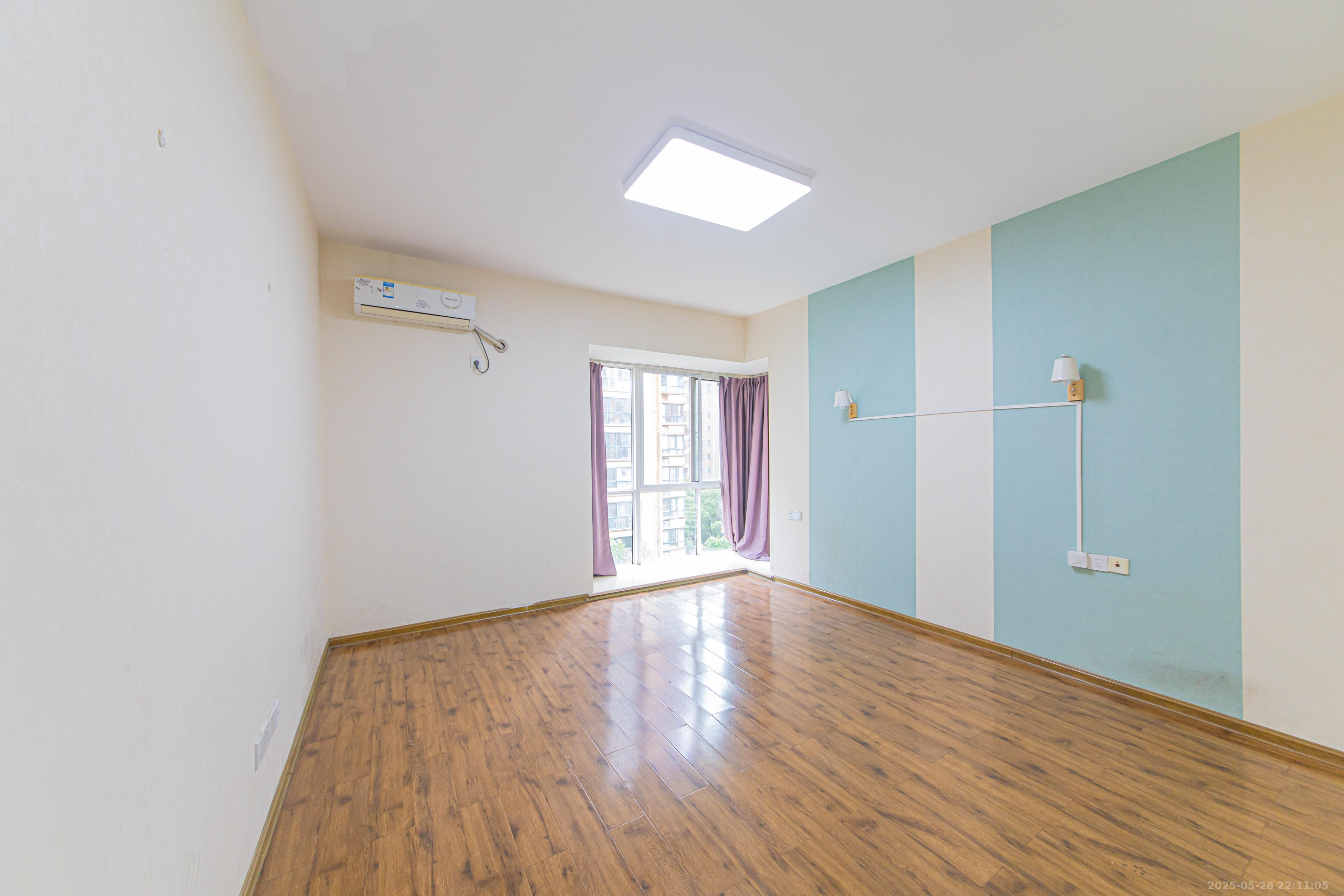 星城荣域 4室2厅1卫 200.0万 星城荣域 4室2厅1卫 200.0万卧室