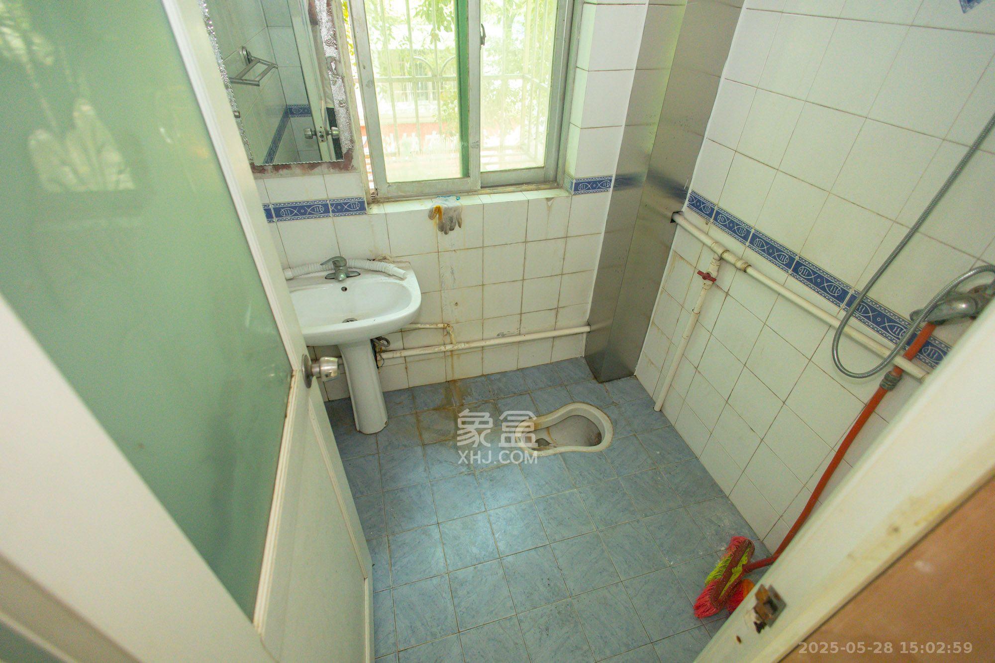 中南汽车世界 1室2厅1卫 1100.0元/月 中南汽车世界 1室2厅1卫 1100.0元/月室内图