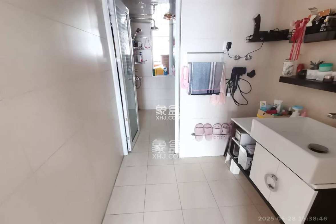 银港水晶城  3室2厅1卫    2800.0元/月 银港水晶城  3室2厅1卫    2800.0元/月室内图