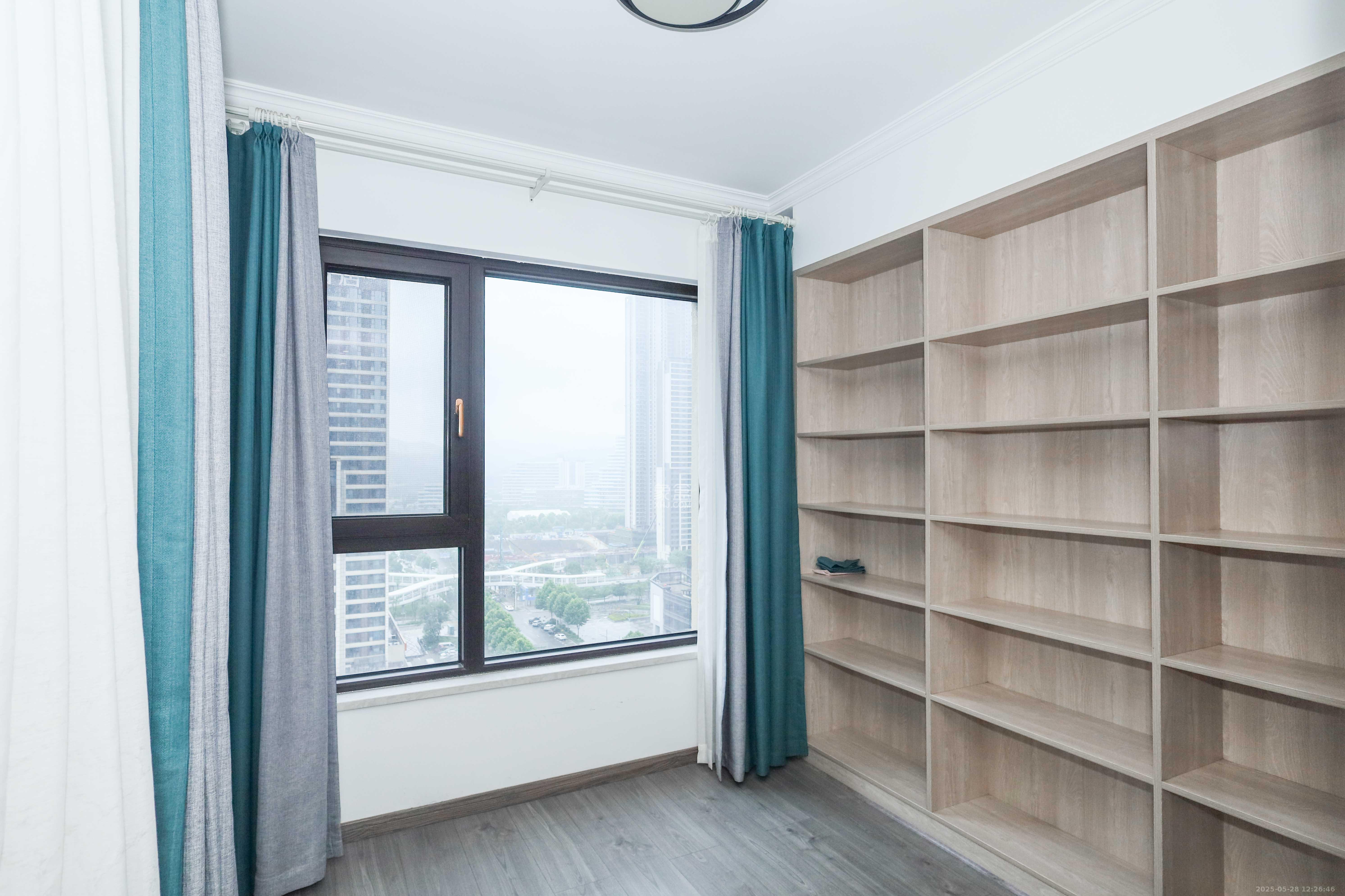 建发央著  3室2厅1卫   170.00万卧室