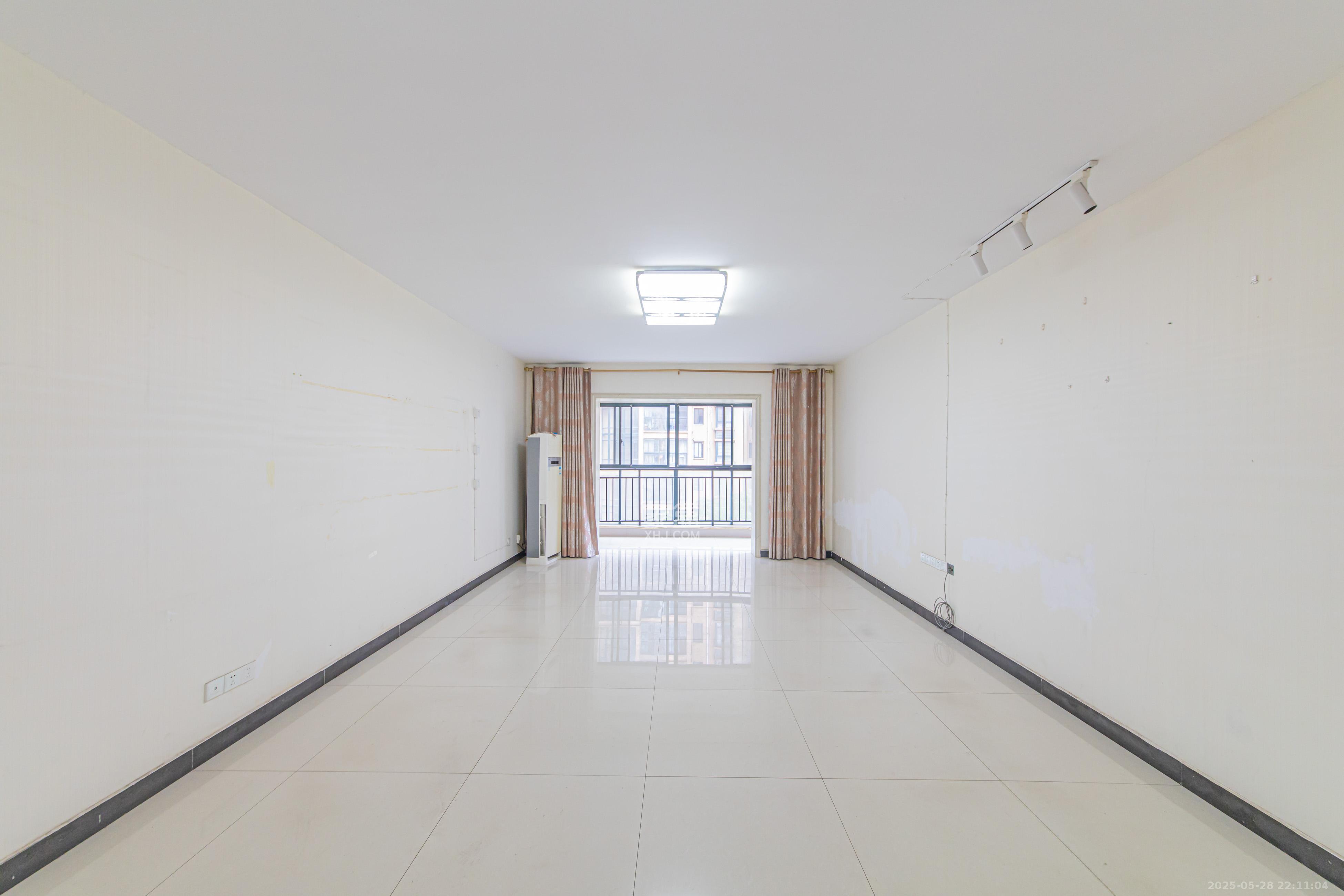 星城荣域 4室2厅1卫 200.0万 星城荣域 4室2厅1卫 200.0万客厅