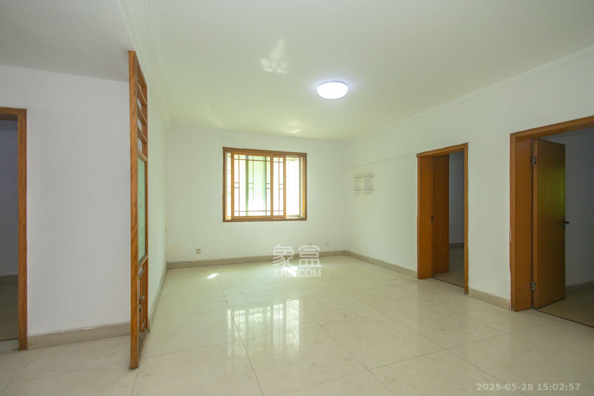 中南汽车世界 1室2厅1卫 1100.0元/月 中南汽车世界 1室2厅1卫 1100.0元/月室内图