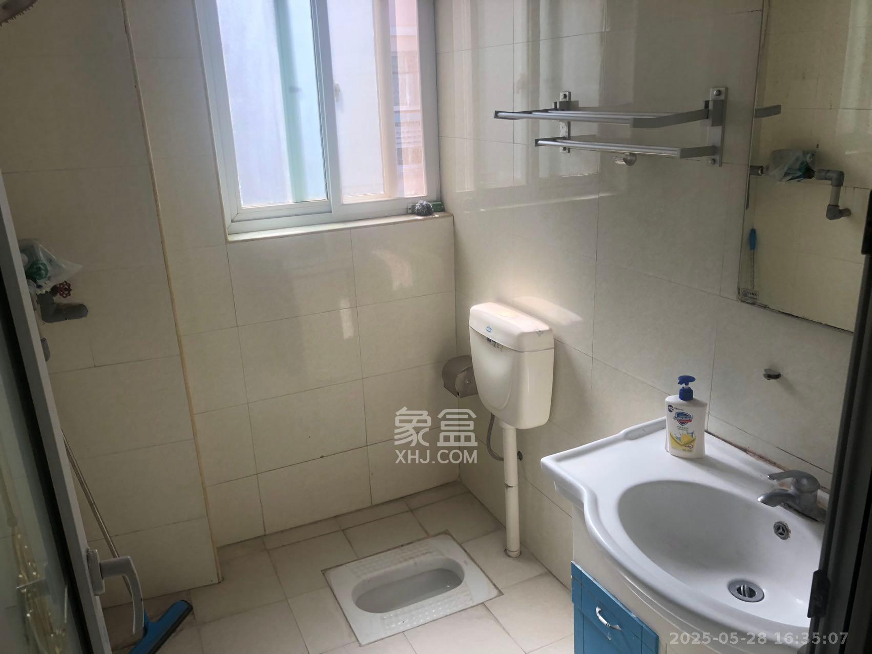 嘉盛华庭(一期、二期、三期) 2室2厅1卫 2400.0元/月 嘉盛华庭(一期、二期、三期) 2室2厅1卫 2400.0元/月室内图