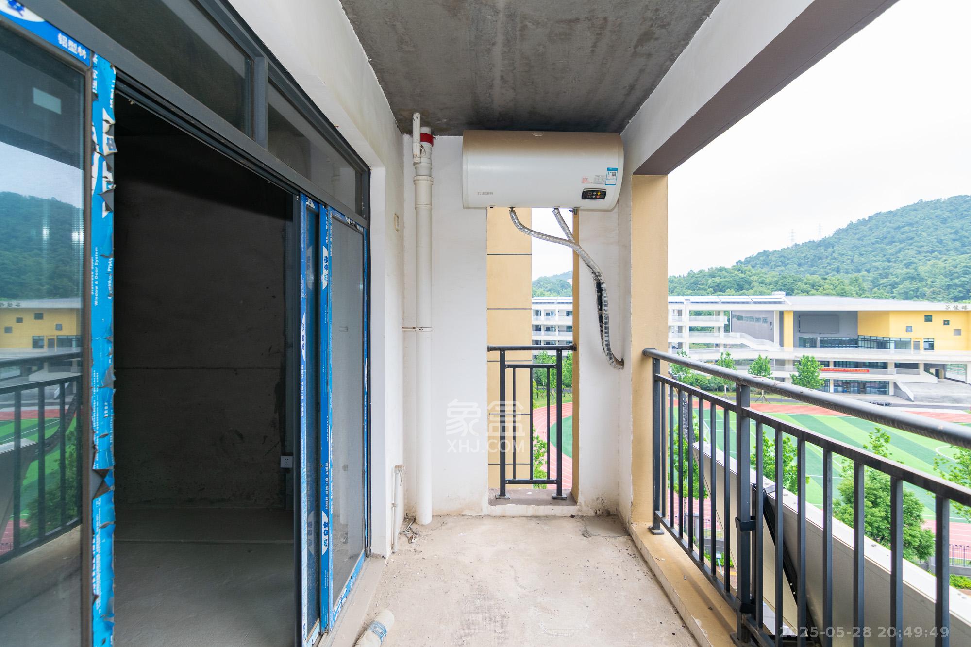 澳海谷山府  5室2厅2卫    88.0万 澳海谷山府  5室2厅2卫    88.0万阳台